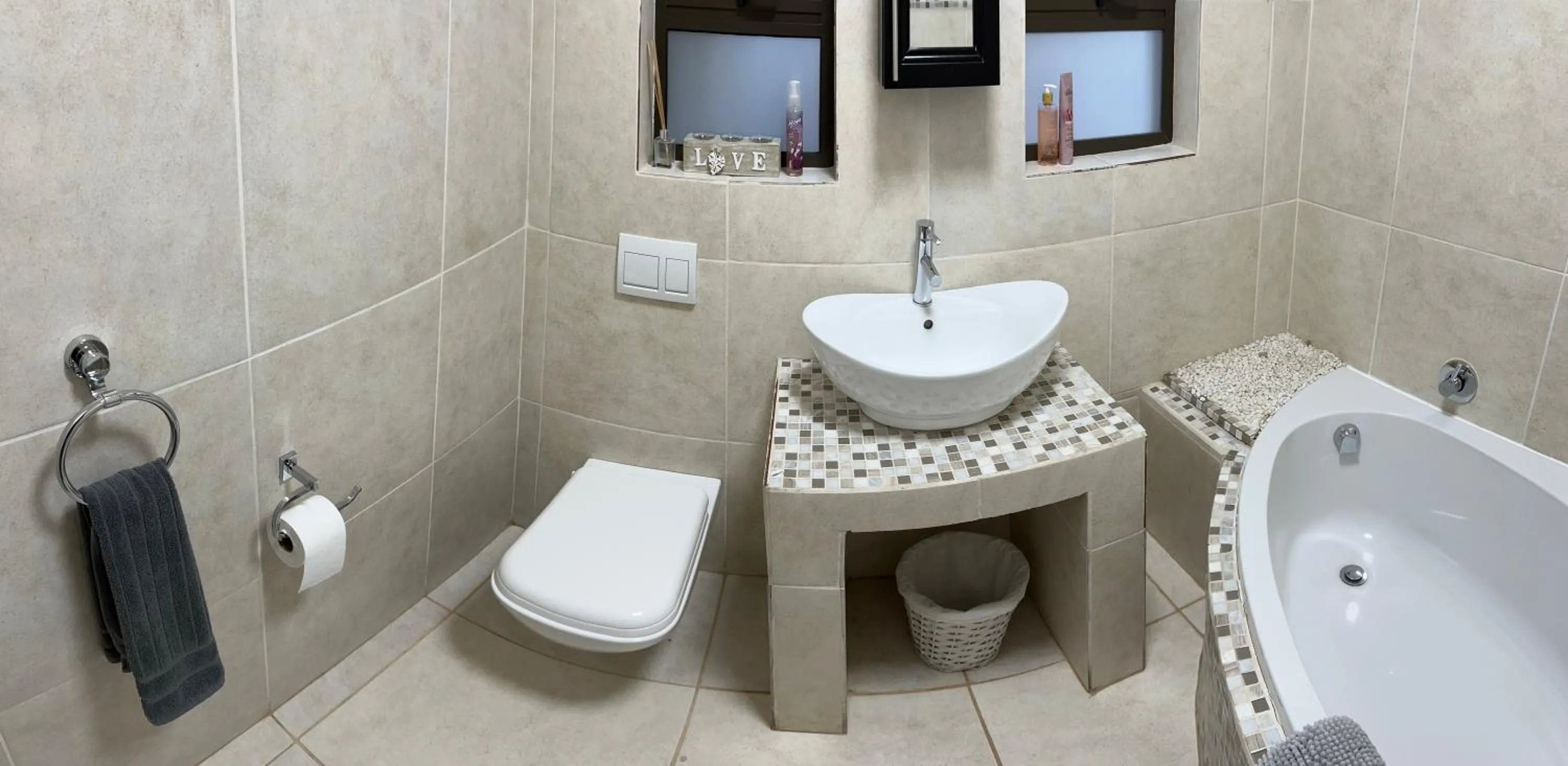 Toilet in 28 La Rochelle