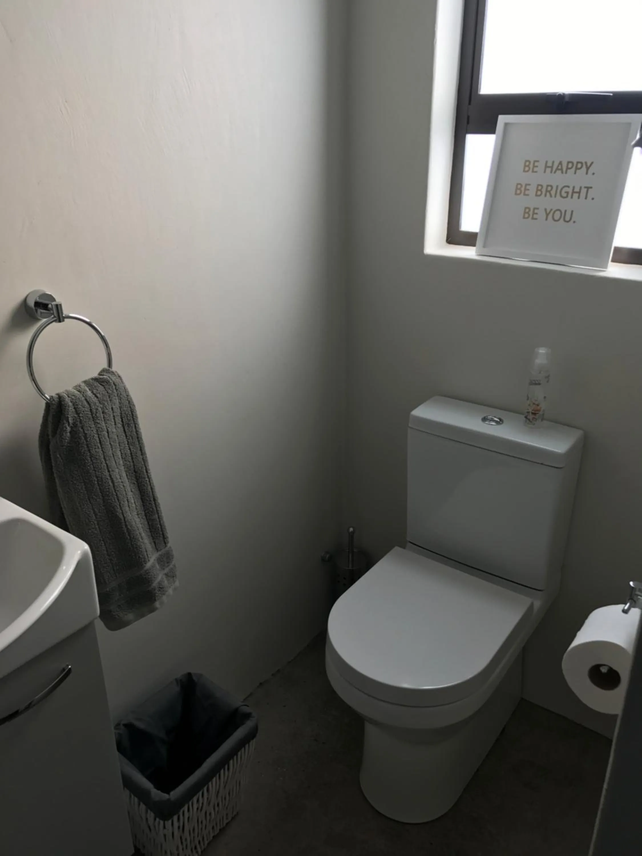 Toilet in 28 La Rochelle