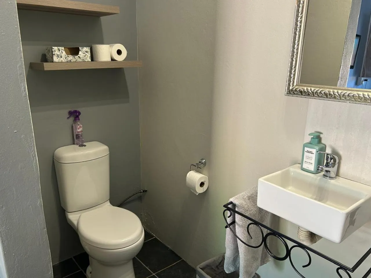 Toilet in 28 La Rochelle