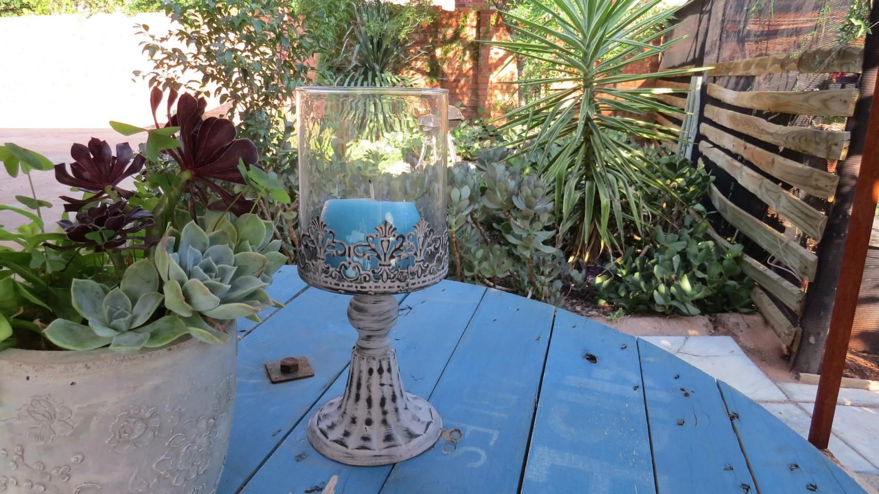 Decorative detail in 28 La Rochelle