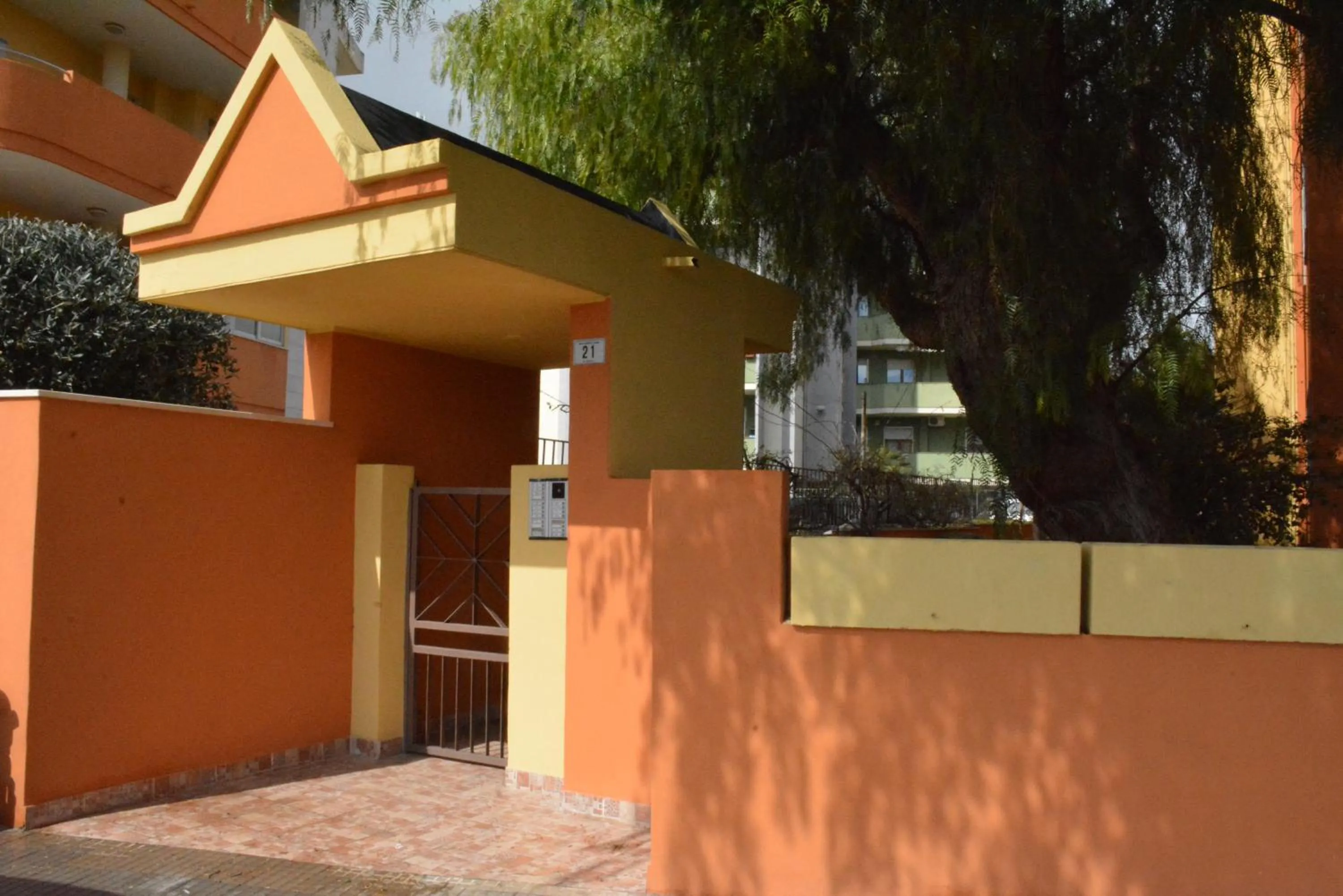 Property building in Giardini e Mare