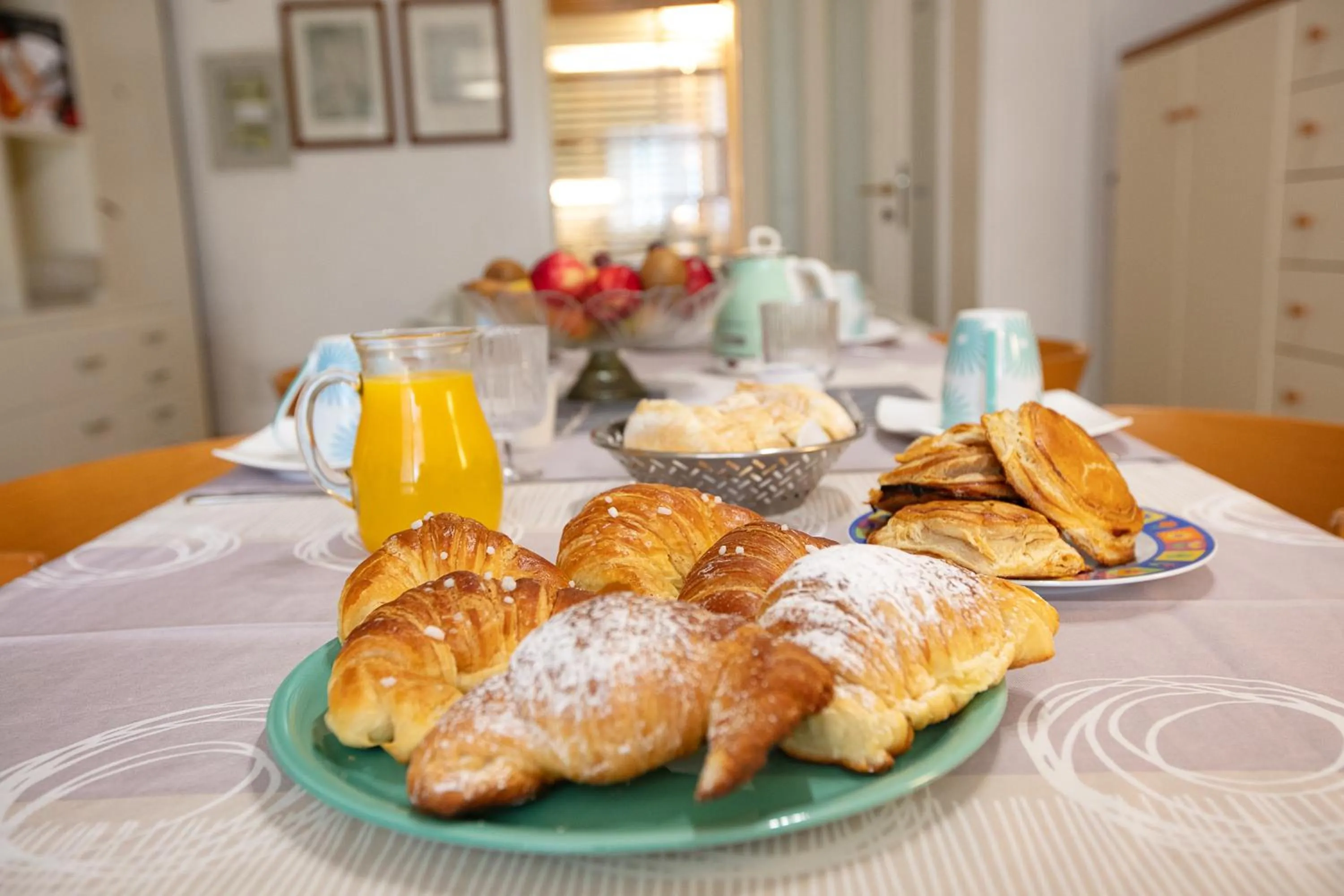 Food and drinks in Giardini e Mare