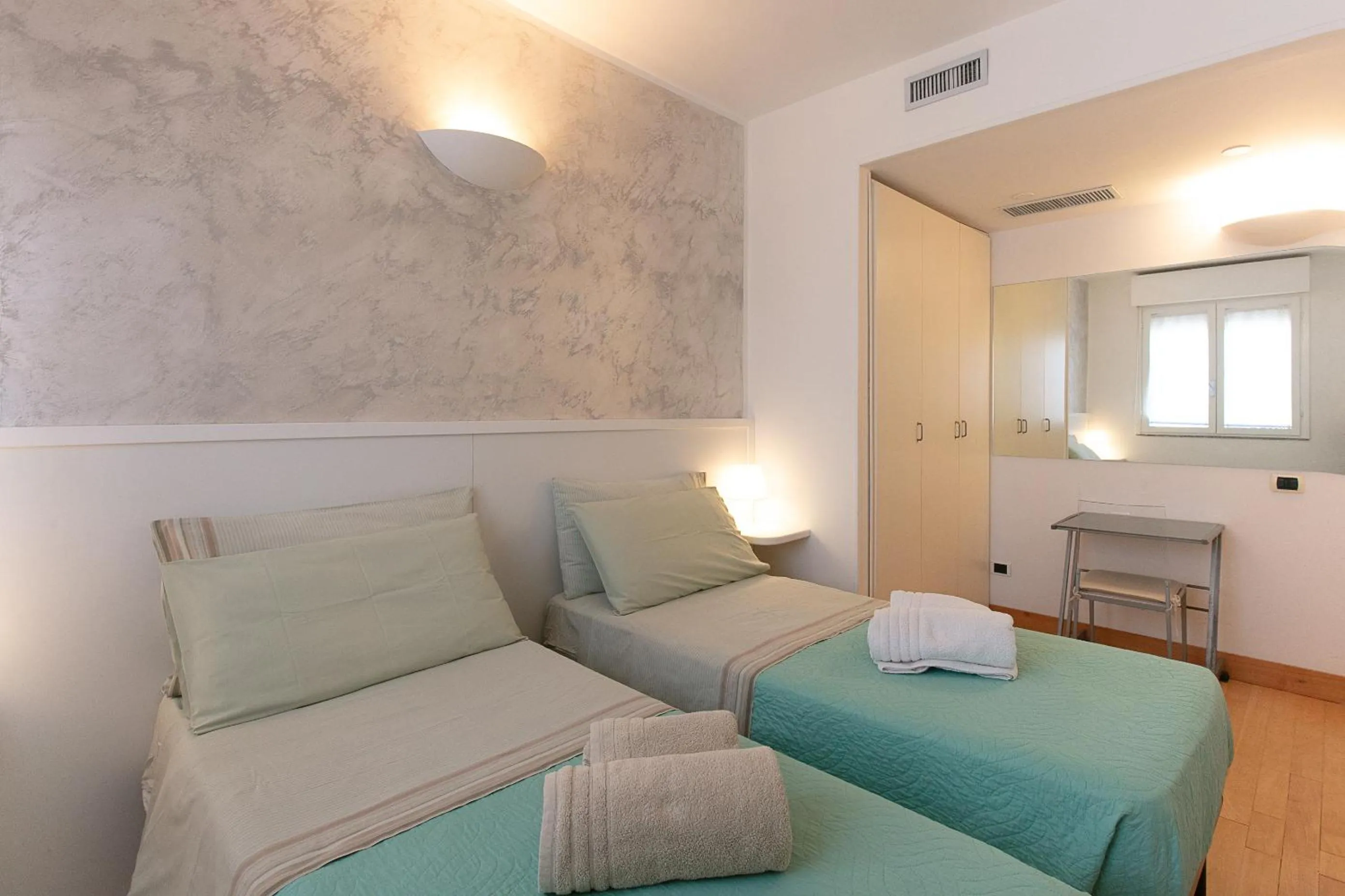 Photo of the whole room, Bed in Giardini e Mare