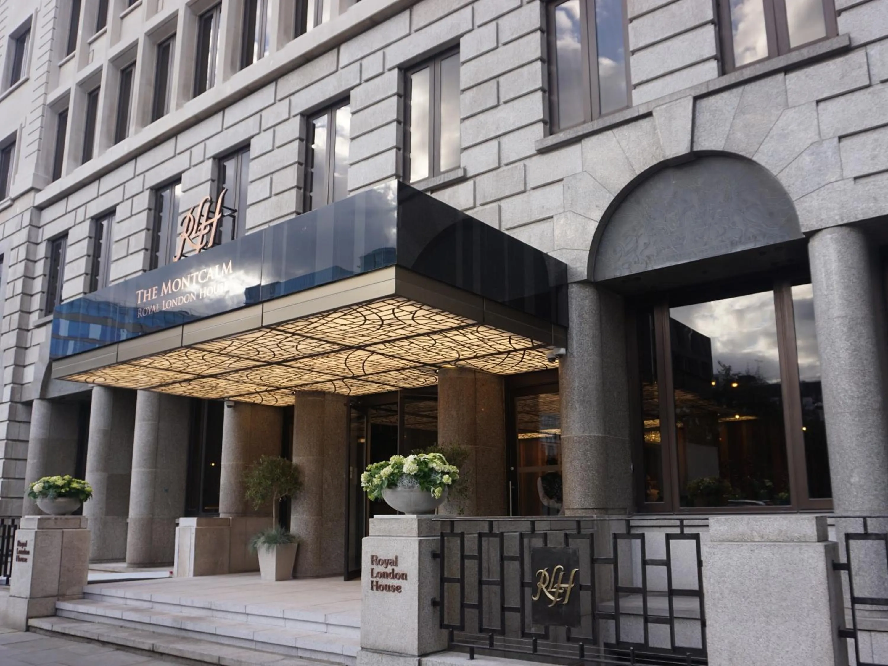 Property building in Montcalm Royal London House, London City