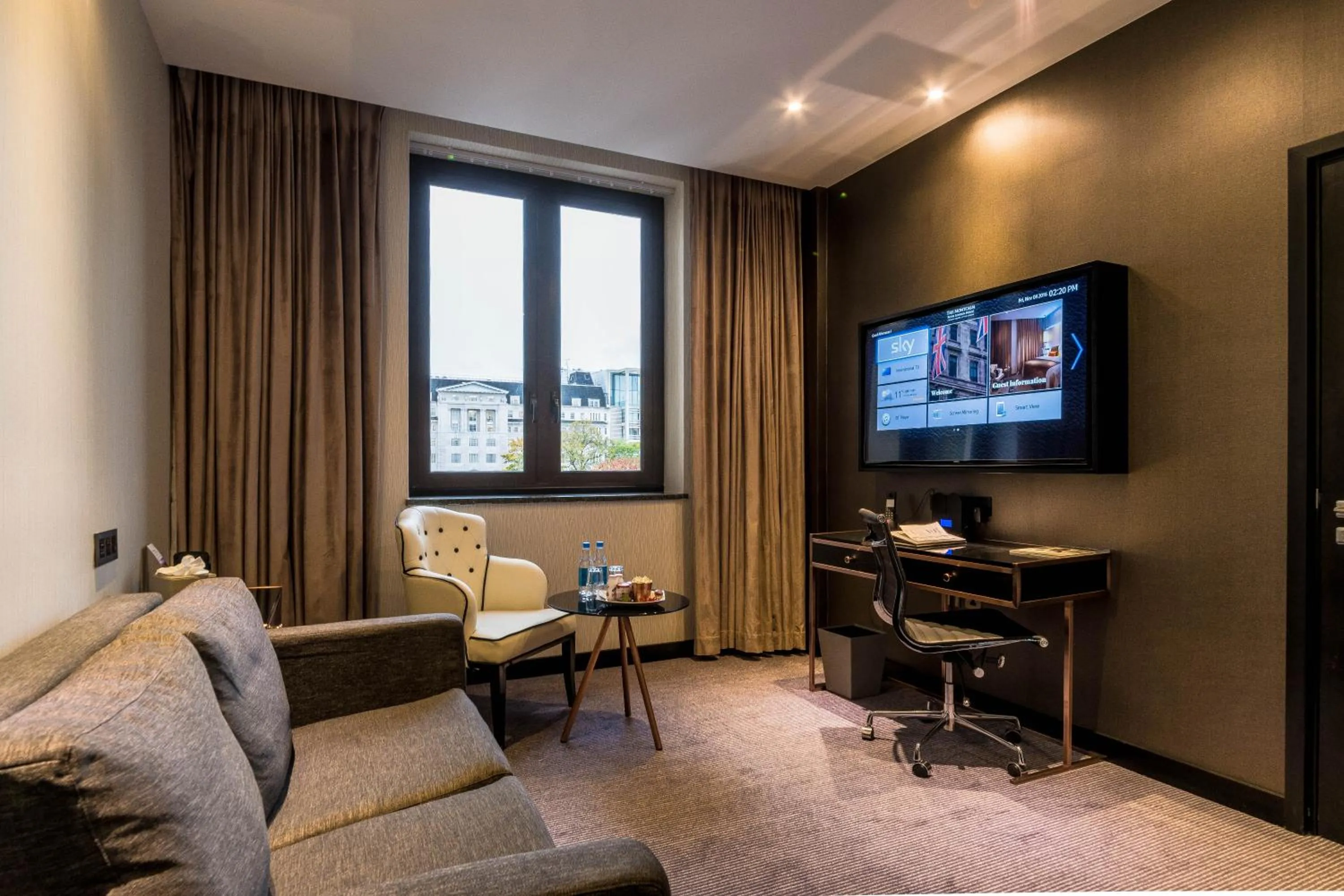 TV and multimedia in Montcalm Royal London House, London City