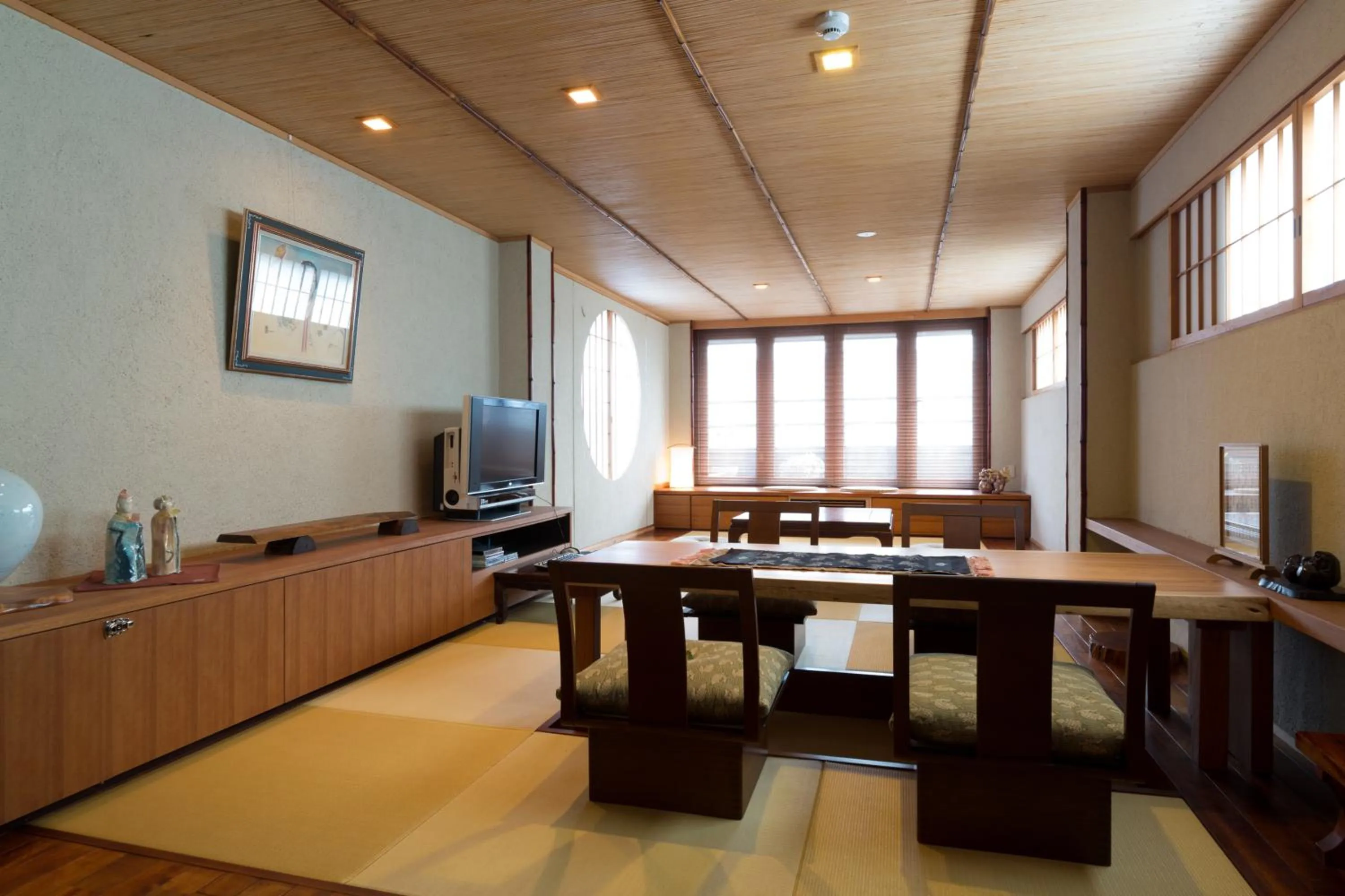 Dining area in Kyotoya Sakuraan