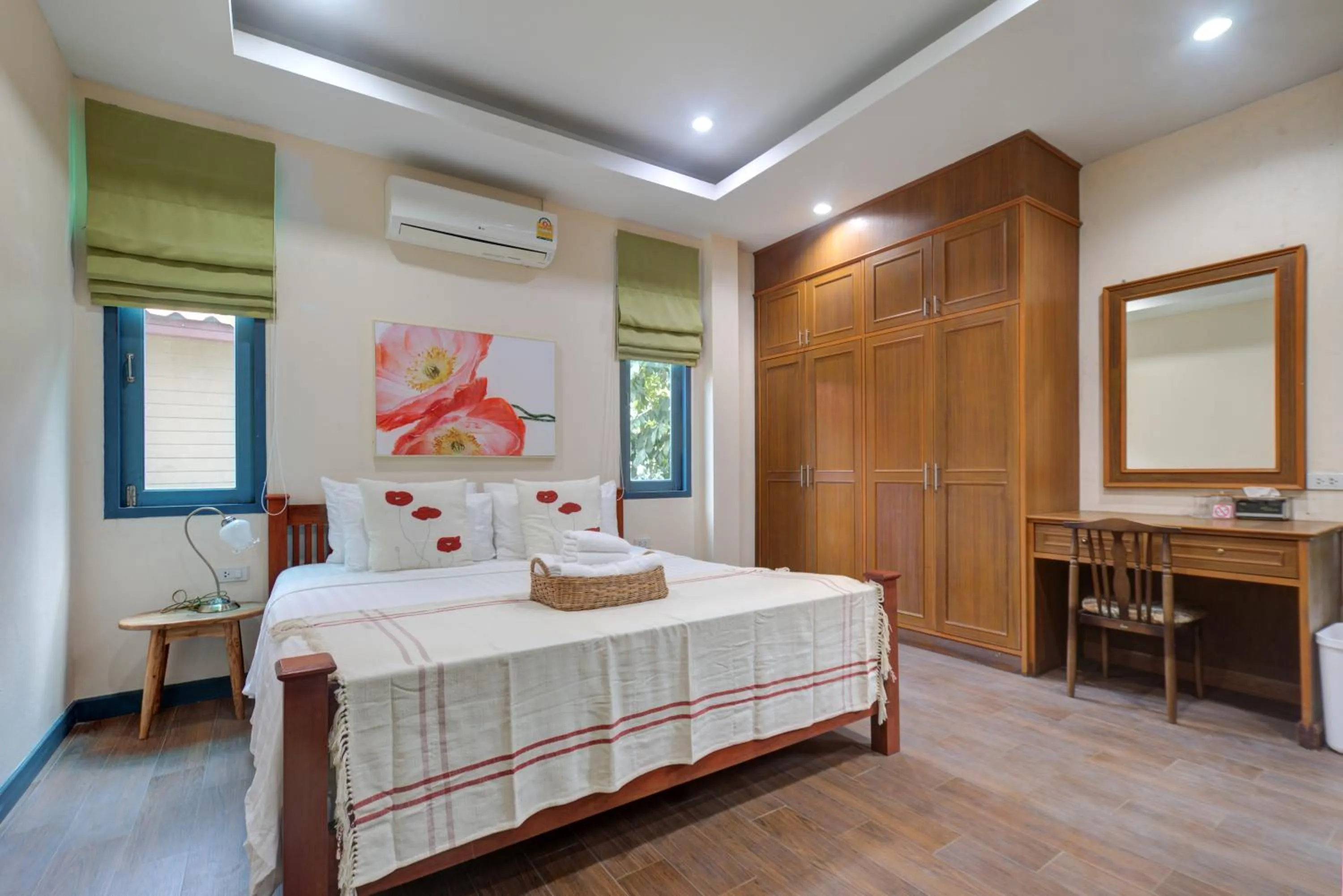 Photo of the whole room, Bed in Baan Patcharintorn Samui