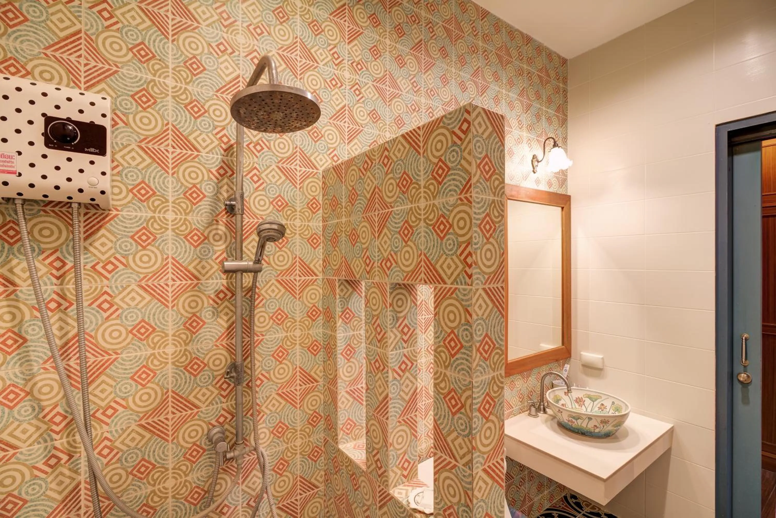 Shower in Baan Patcharintorn Samui