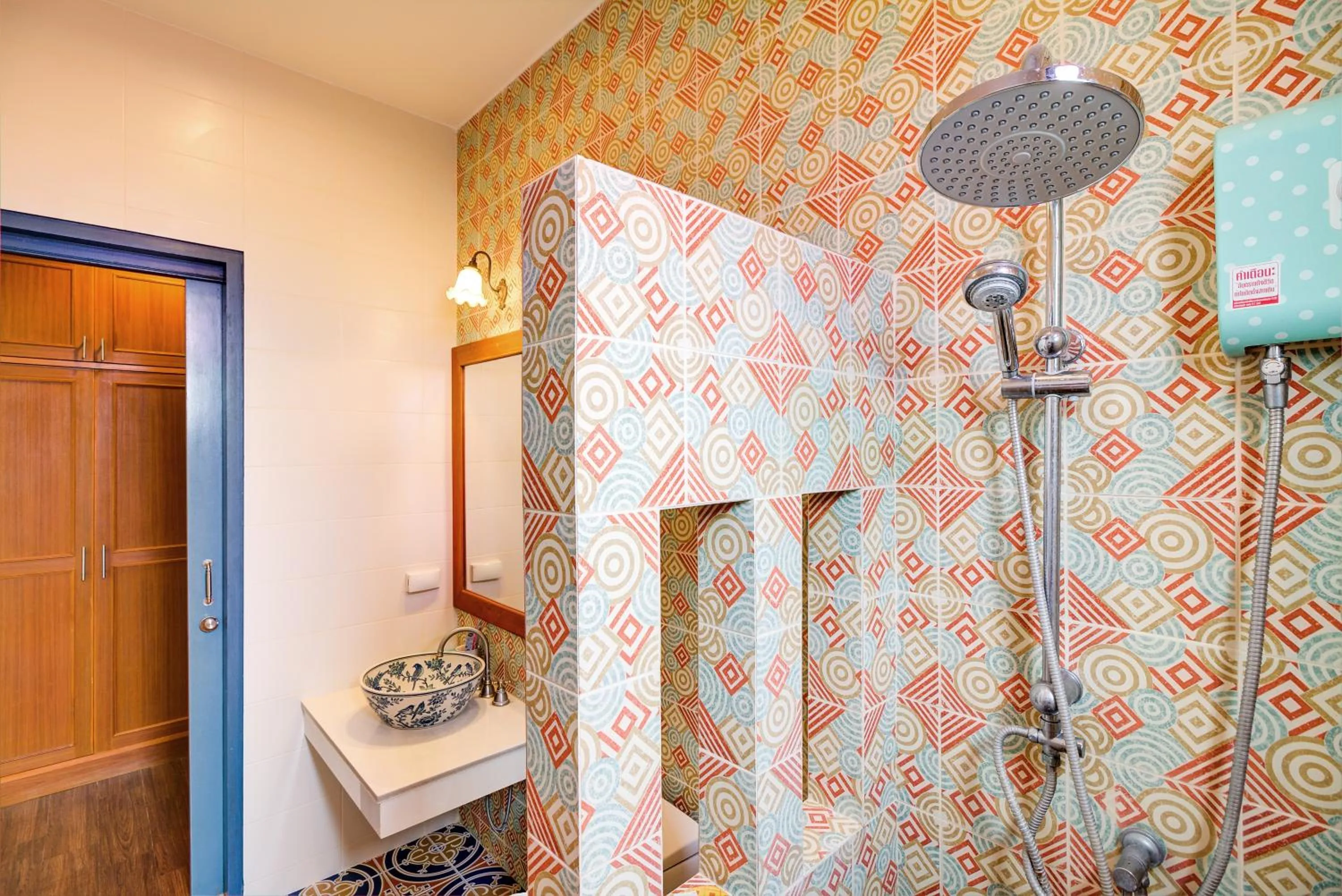 Shower in Baan Patcharintorn Samui