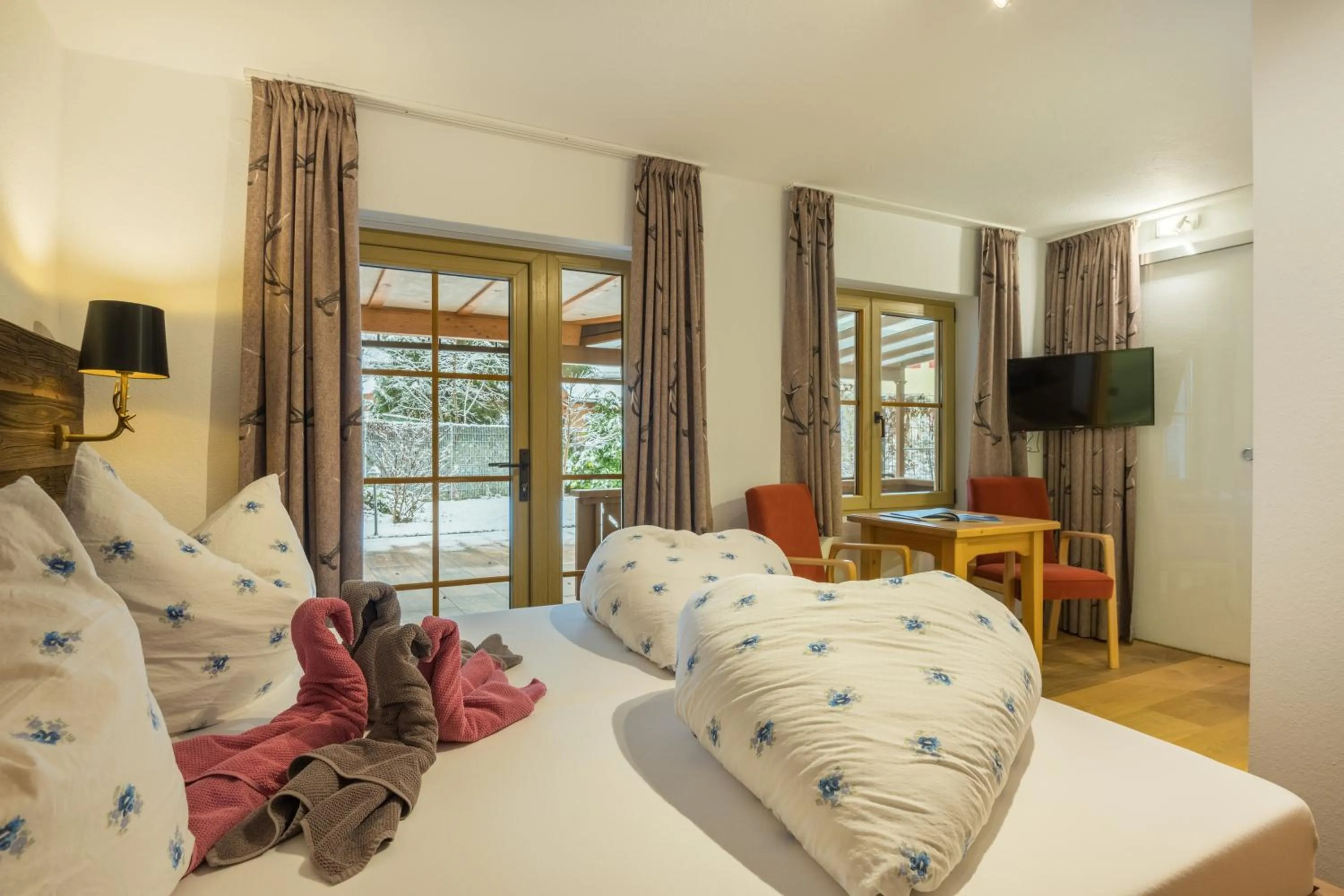 TV and multimedia, Bed in Ferienhotel Sonnenheim