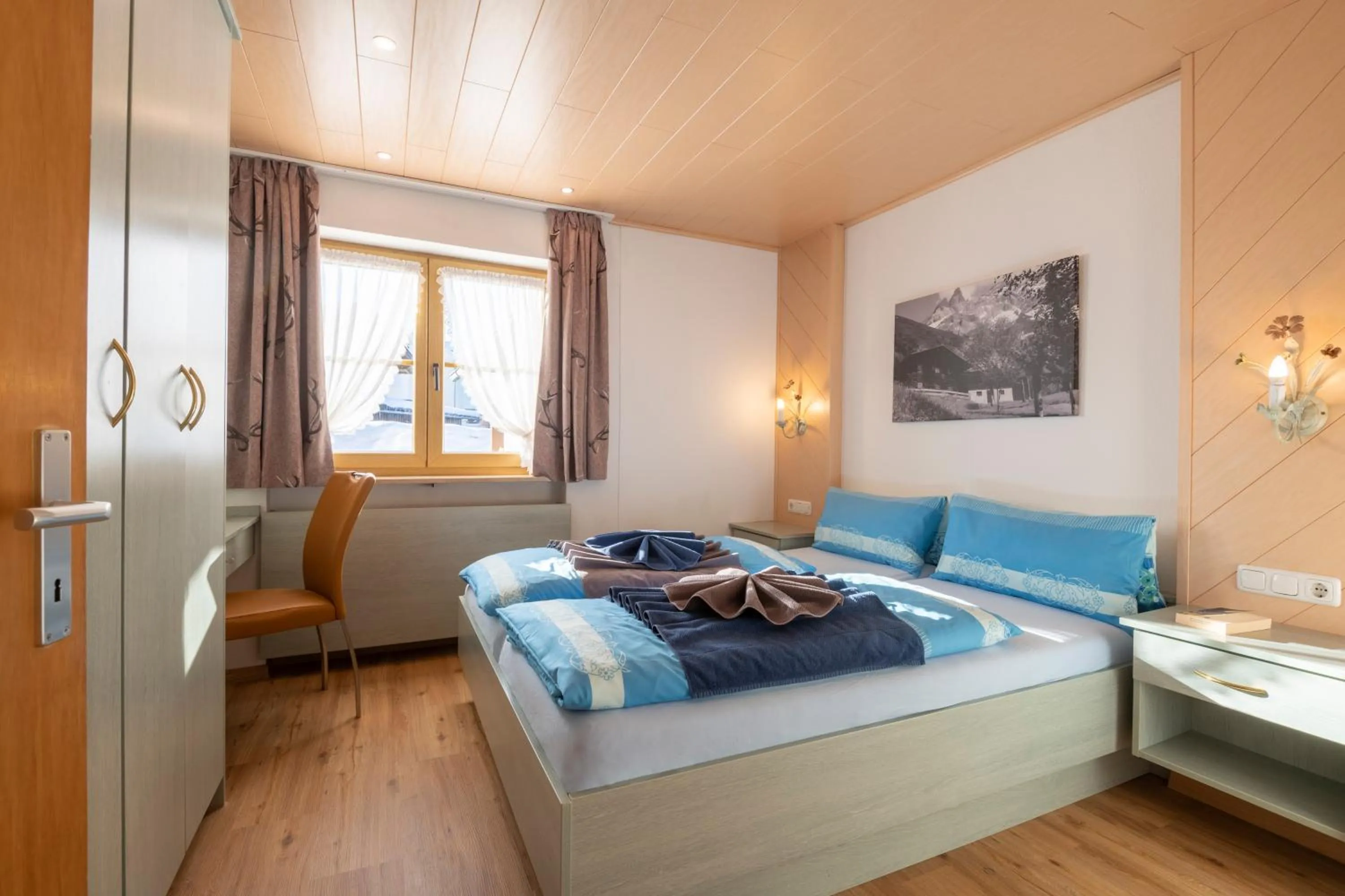 Seating area, Bed in Ferienhotel Sonnenheim