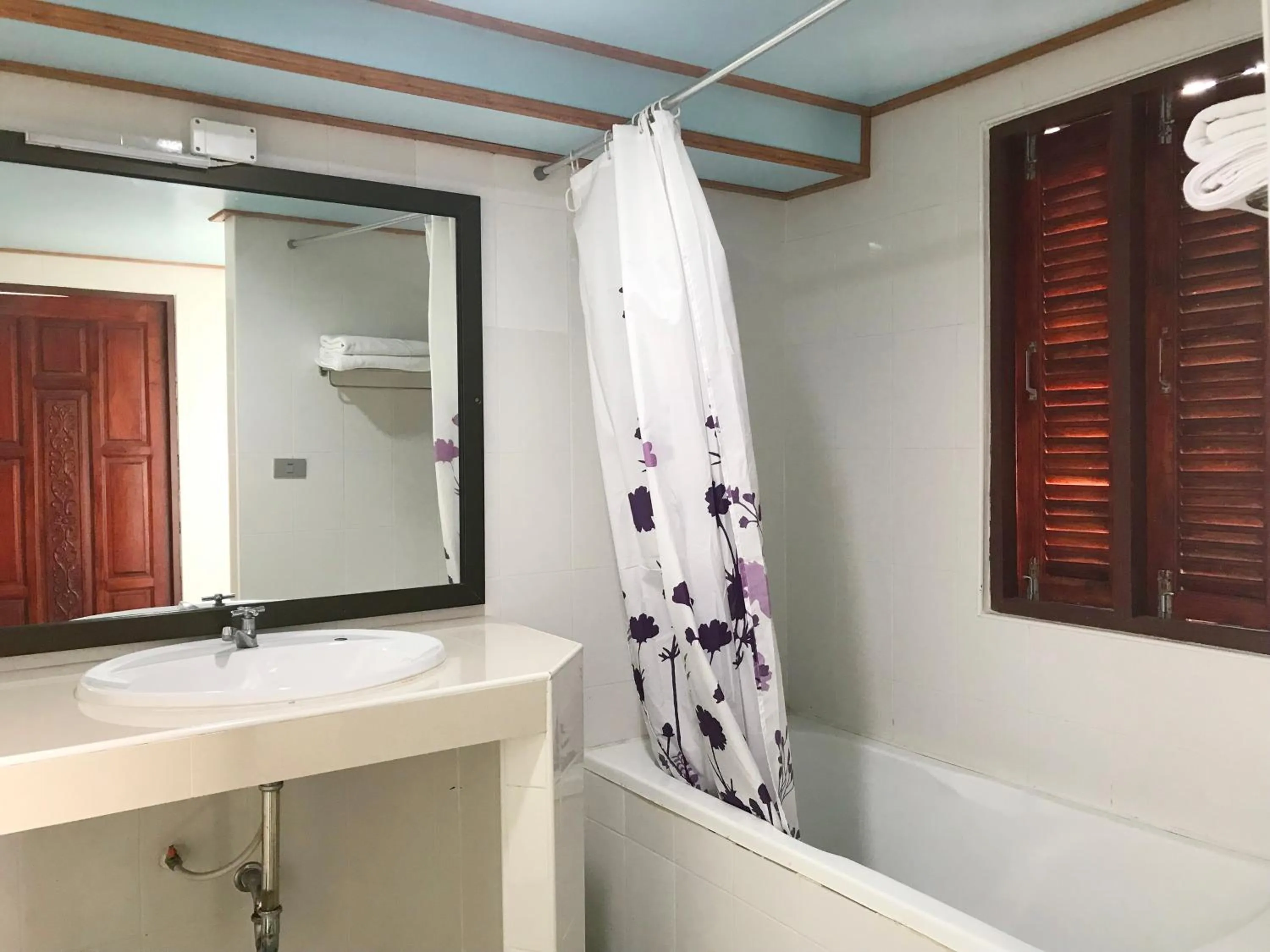 Bathroom in Toh Buk Seng Ayutthaya Hotel