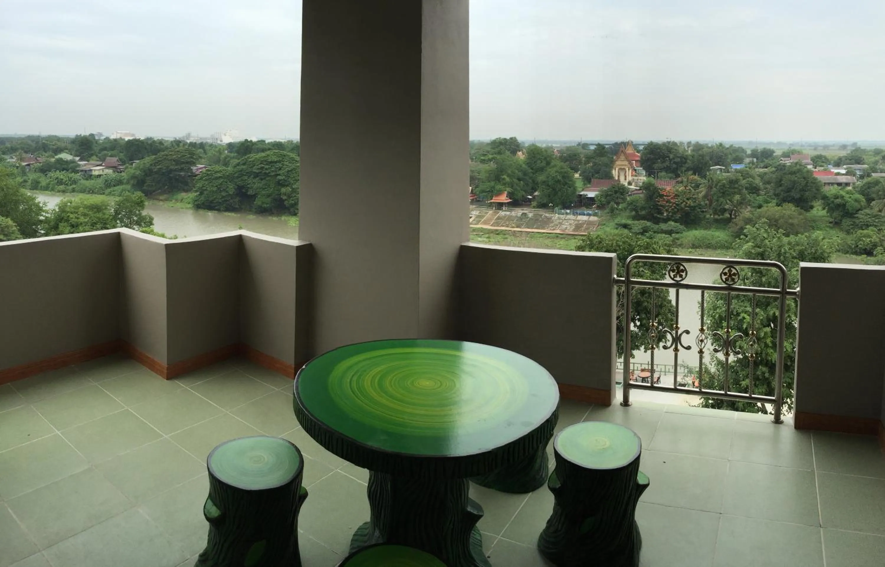Balcony/Terrace in Toh Buk Seng Ayutthaya Hotel