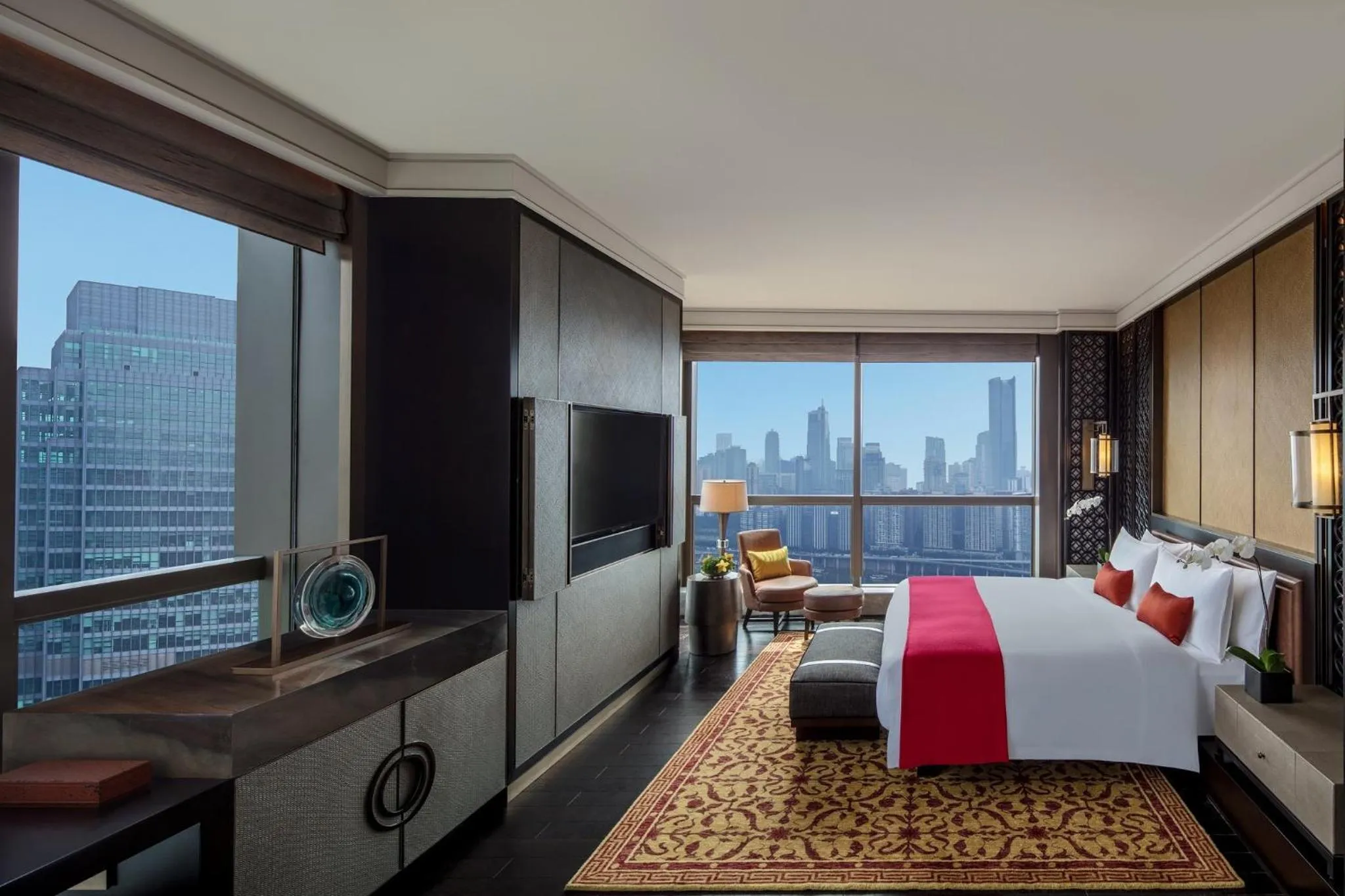 Photo of the whole room, Bed in Regent Chongqing