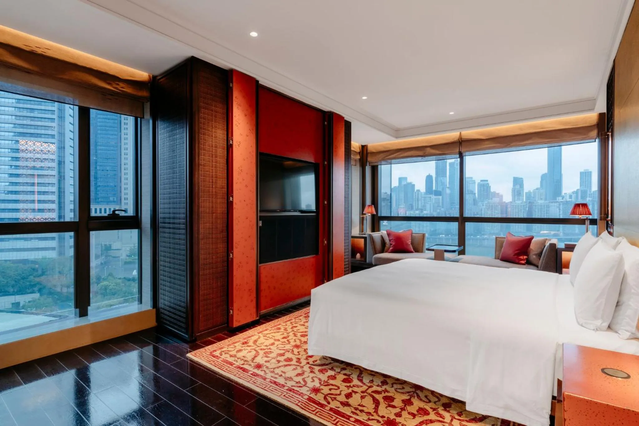 Photo of the whole room, Bed in Regent Chongqing