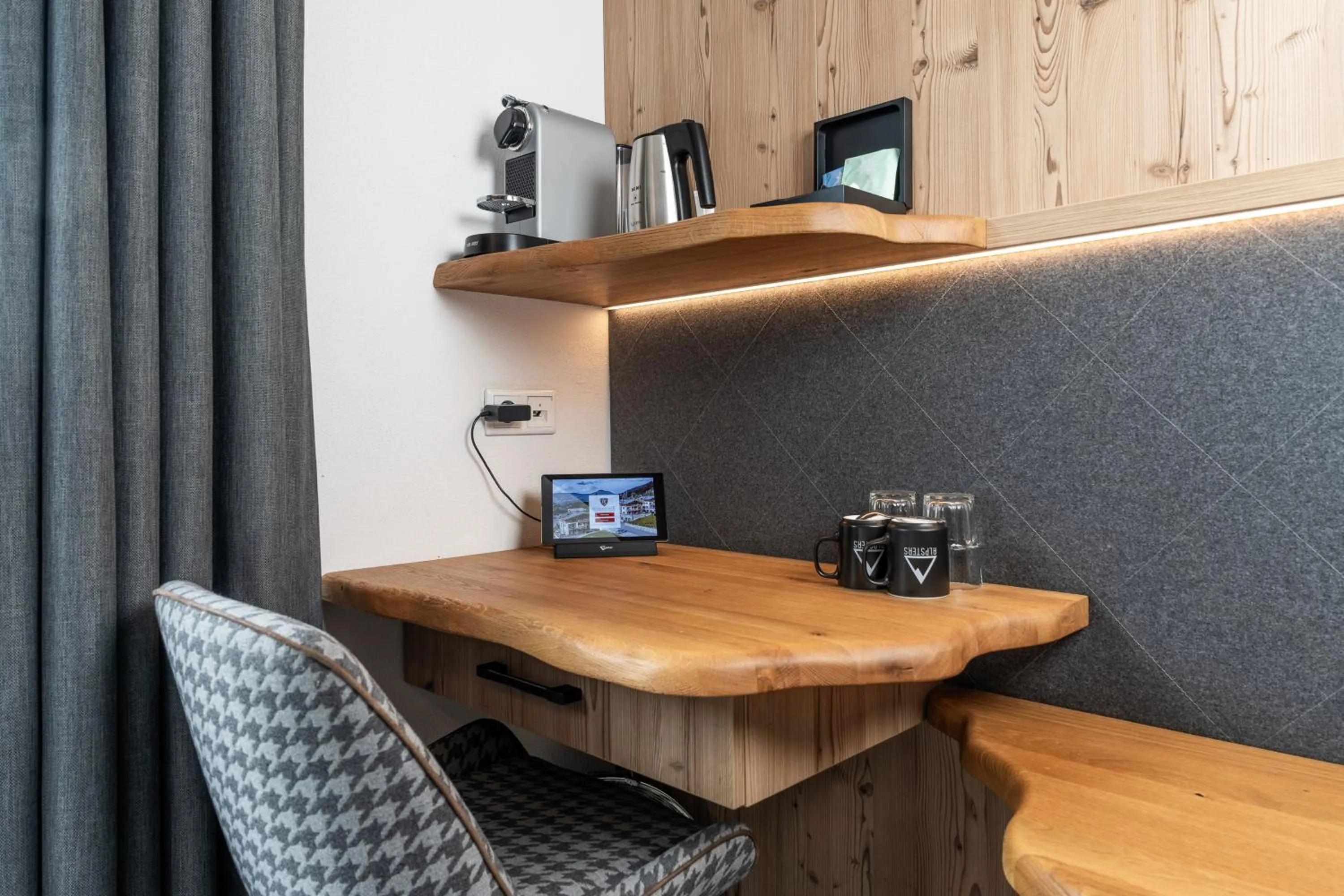 Coffee/tea facilities in AvenidA Panorama Suites