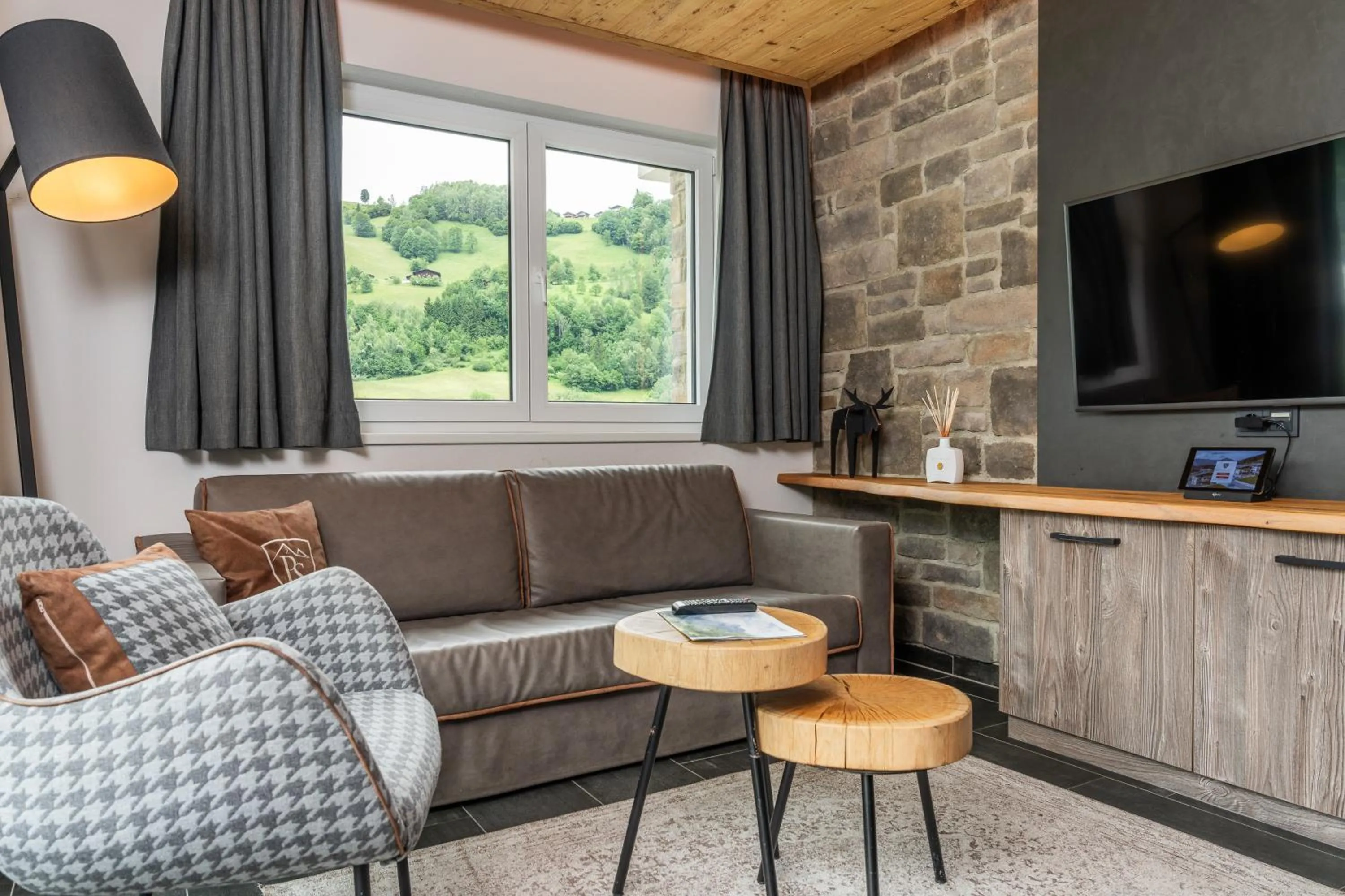 TV and multimedia in AvenidA Panorama Suites