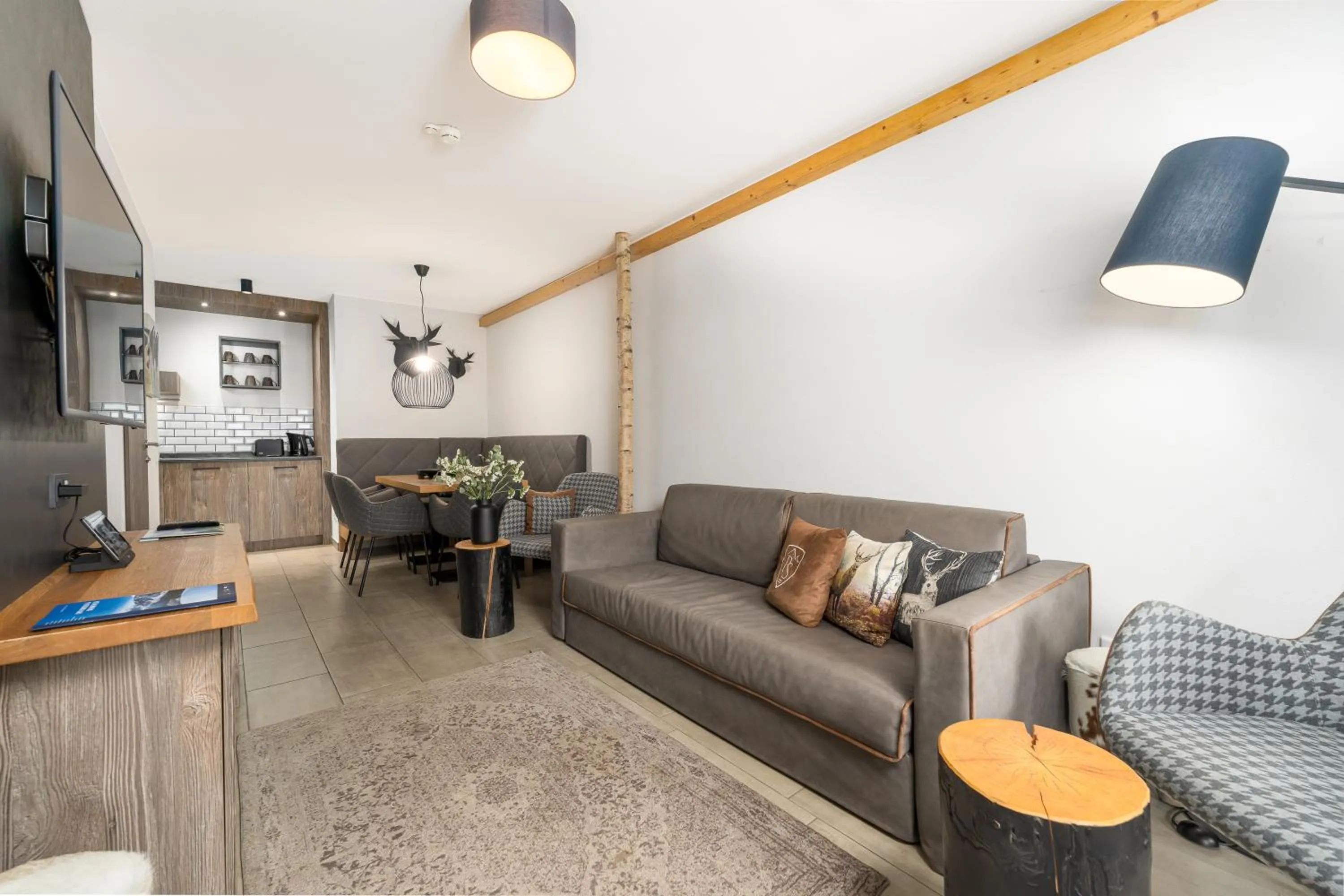 TV and multimedia in AvenidA Panorama Suites