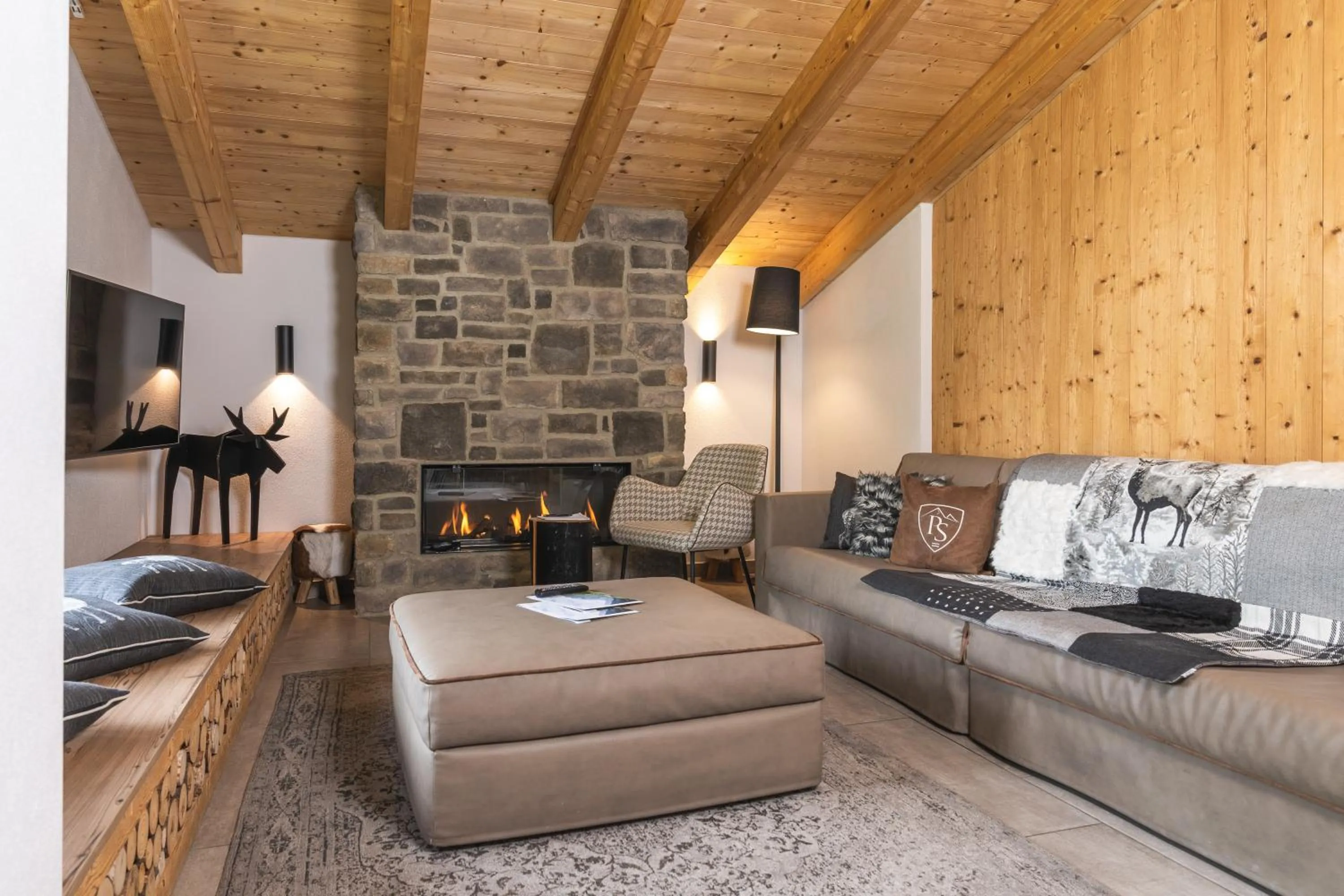 TV and multimedia in AvenidA Panorama Suites