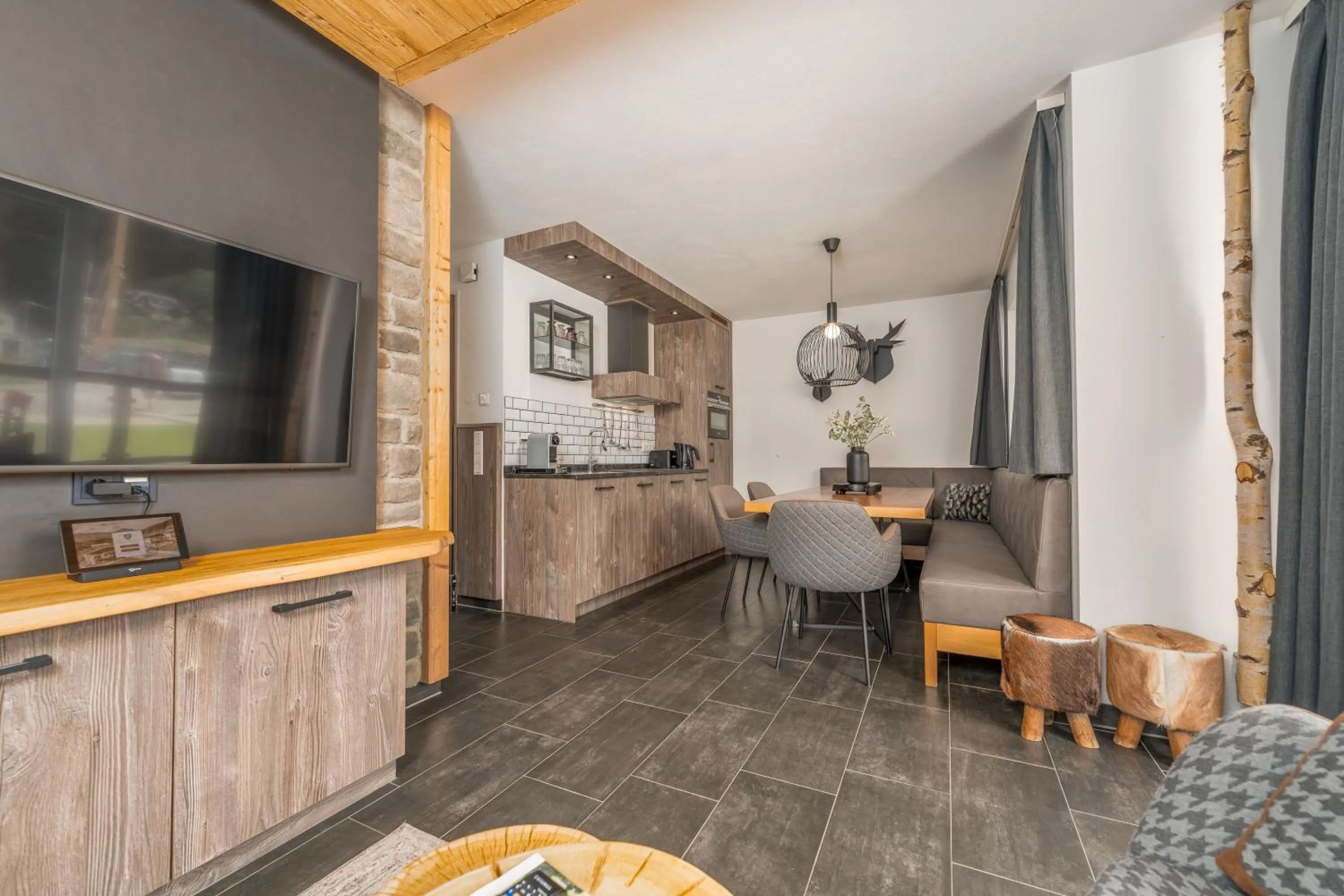 TV and multimedia in AvenidA Panorama Suites