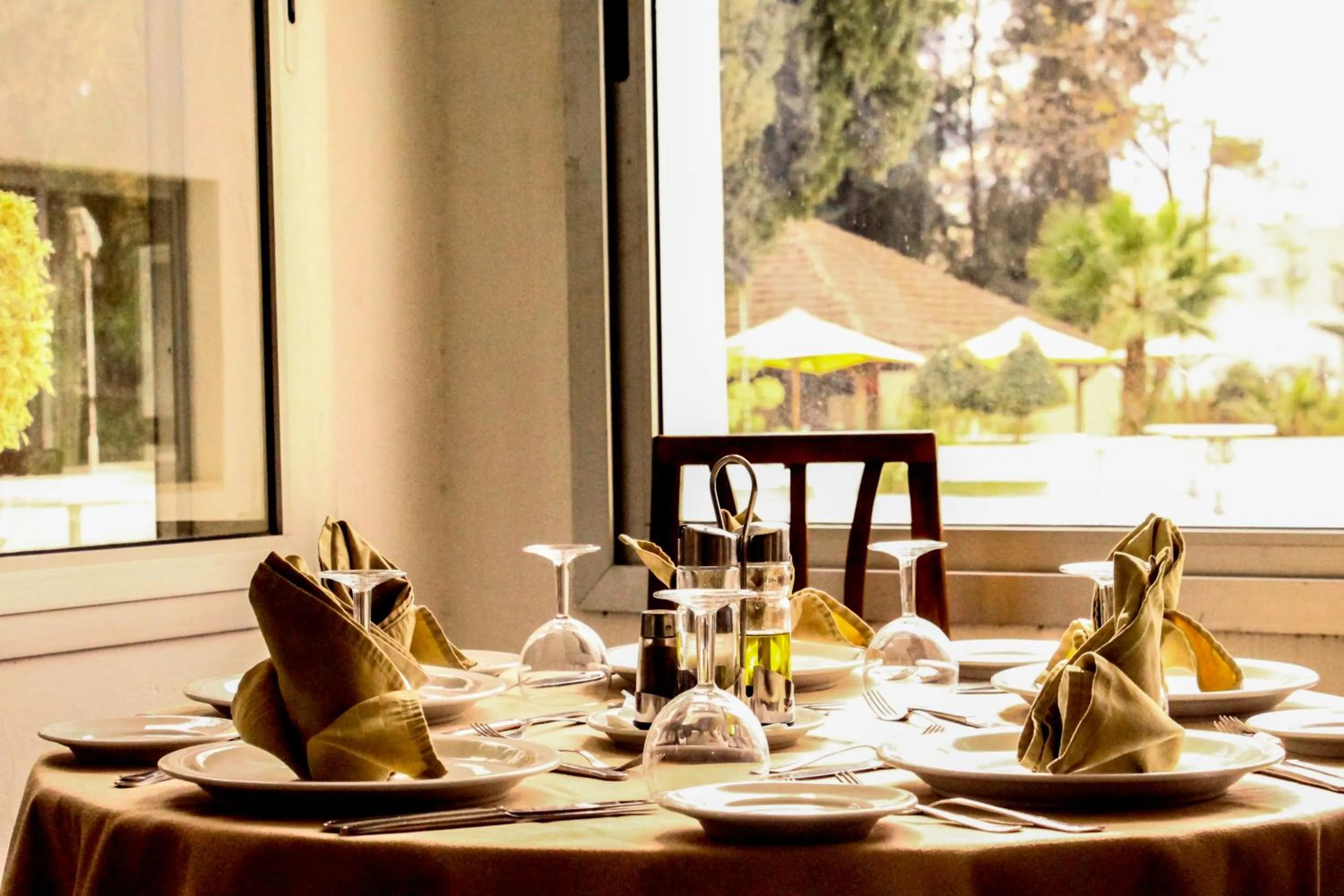 Restaurant/places to eat in Hotel Continental