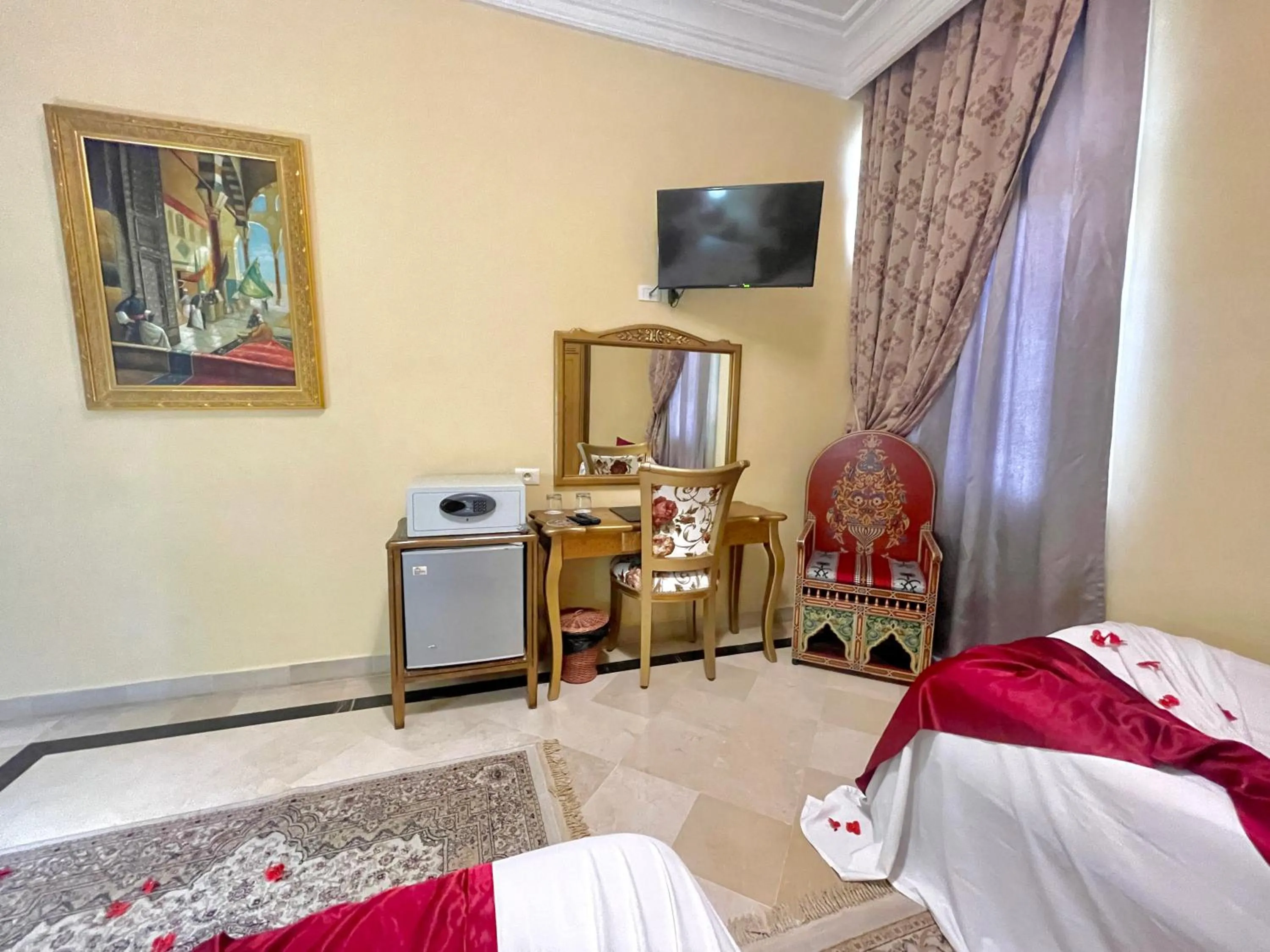 TV and multimedia, Bed in Royal Victoria - Ex British Embassy