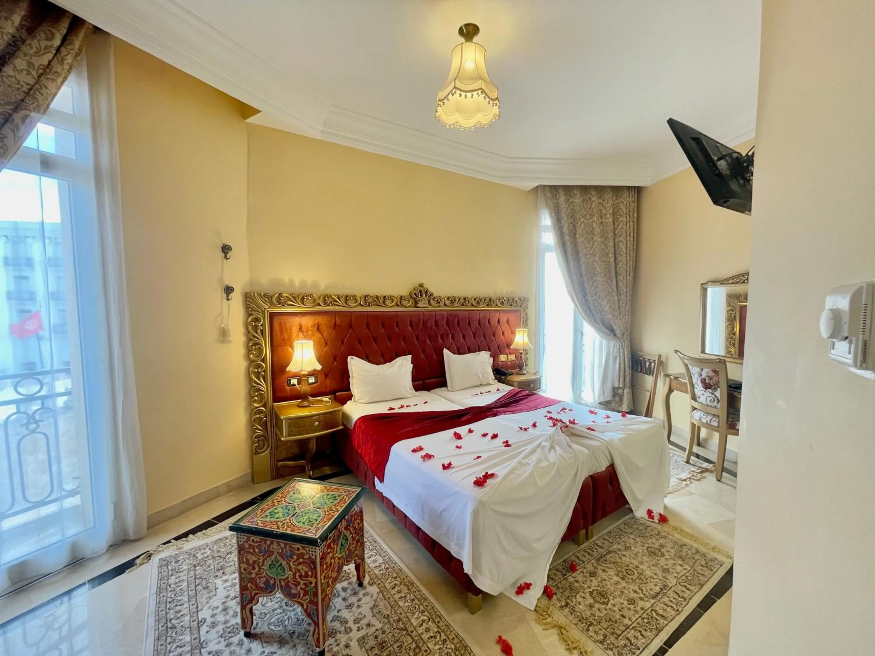 Bed in Royal Victoria - Ex British Embassy