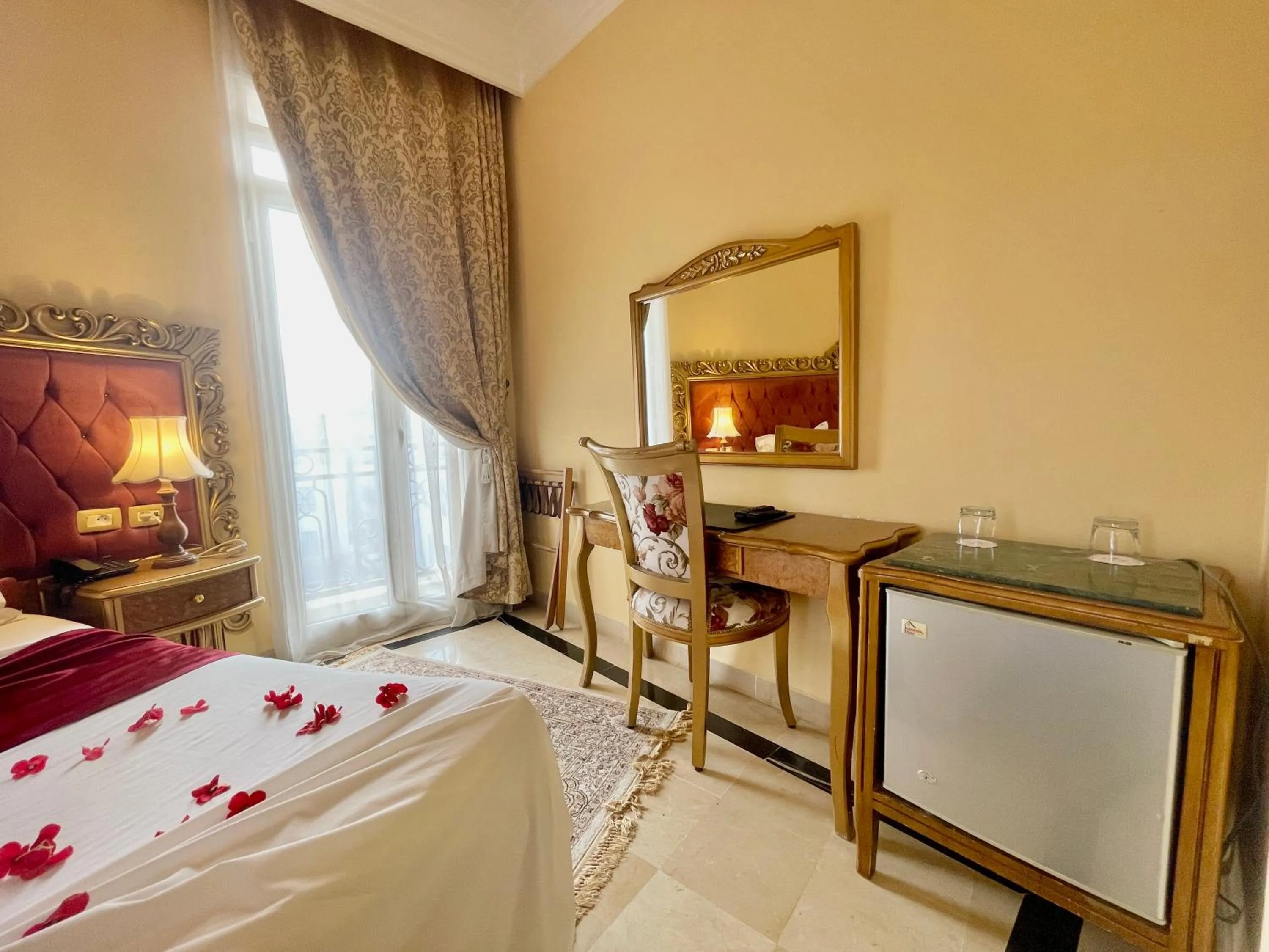 Bedroom, Bed in Royal Victoria - Ex British Embassy