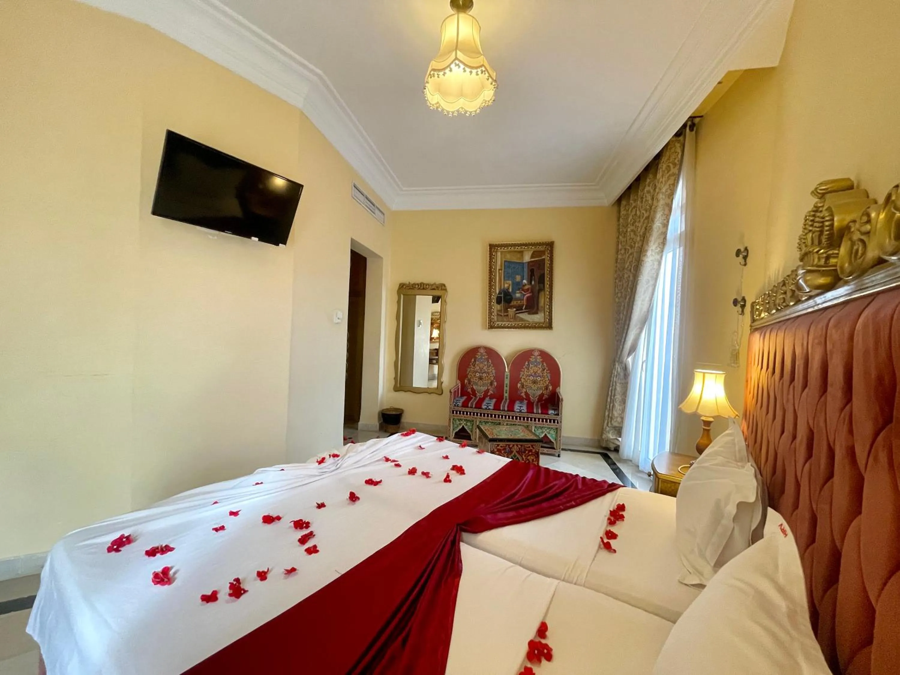 Bed in Royal Victoria - Ex British Embassy