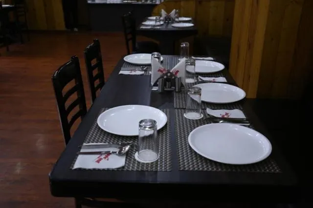 Restaurant/places to eat in Hotels Apple Nest