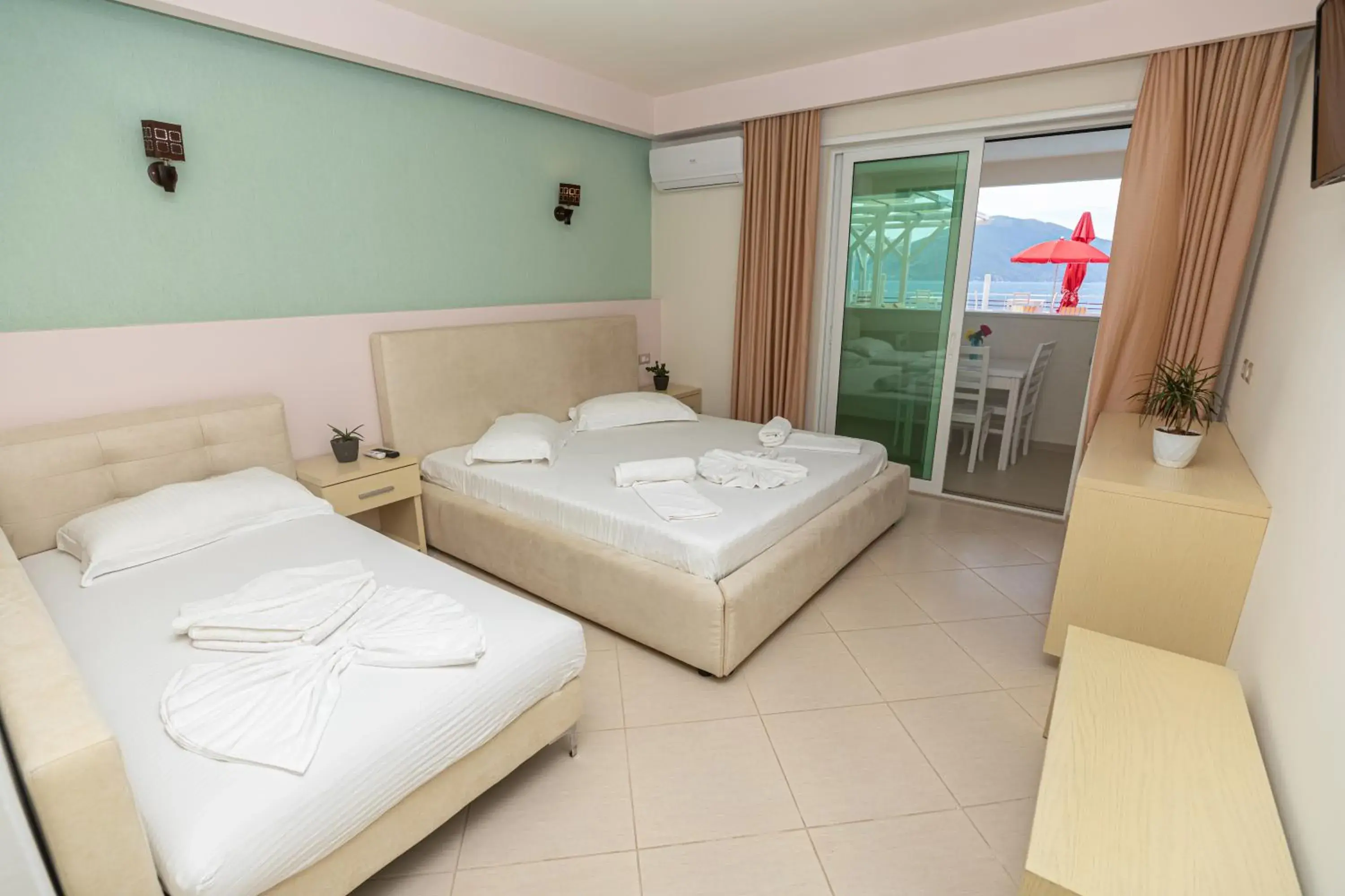 Triple Room with Pool View in Hotel Picasso Triple Room with Pool View in Hotel Picasso