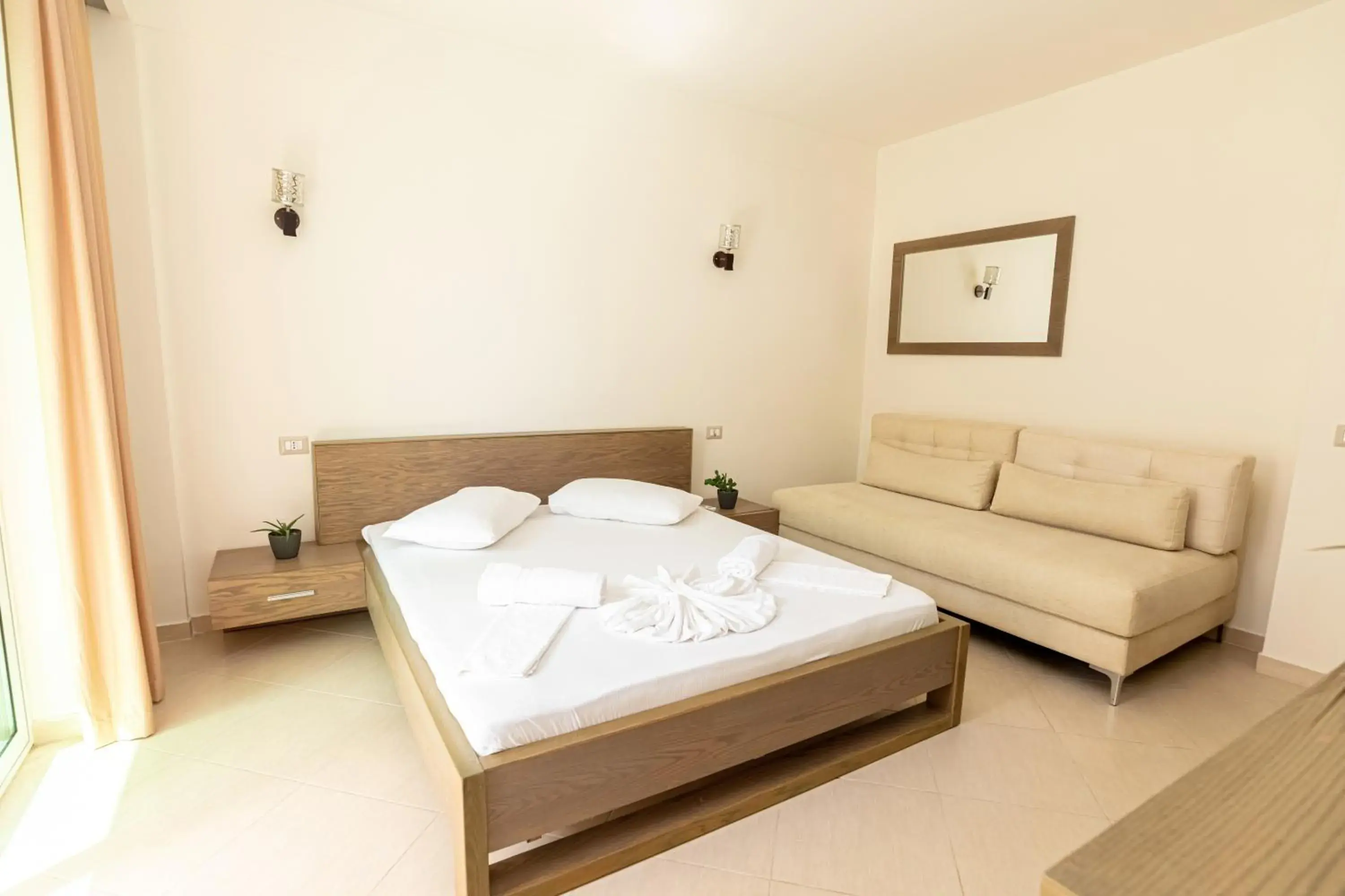 Double Room with Patio in Hotel Picasso Double Room with Patio in Hotel Picasso