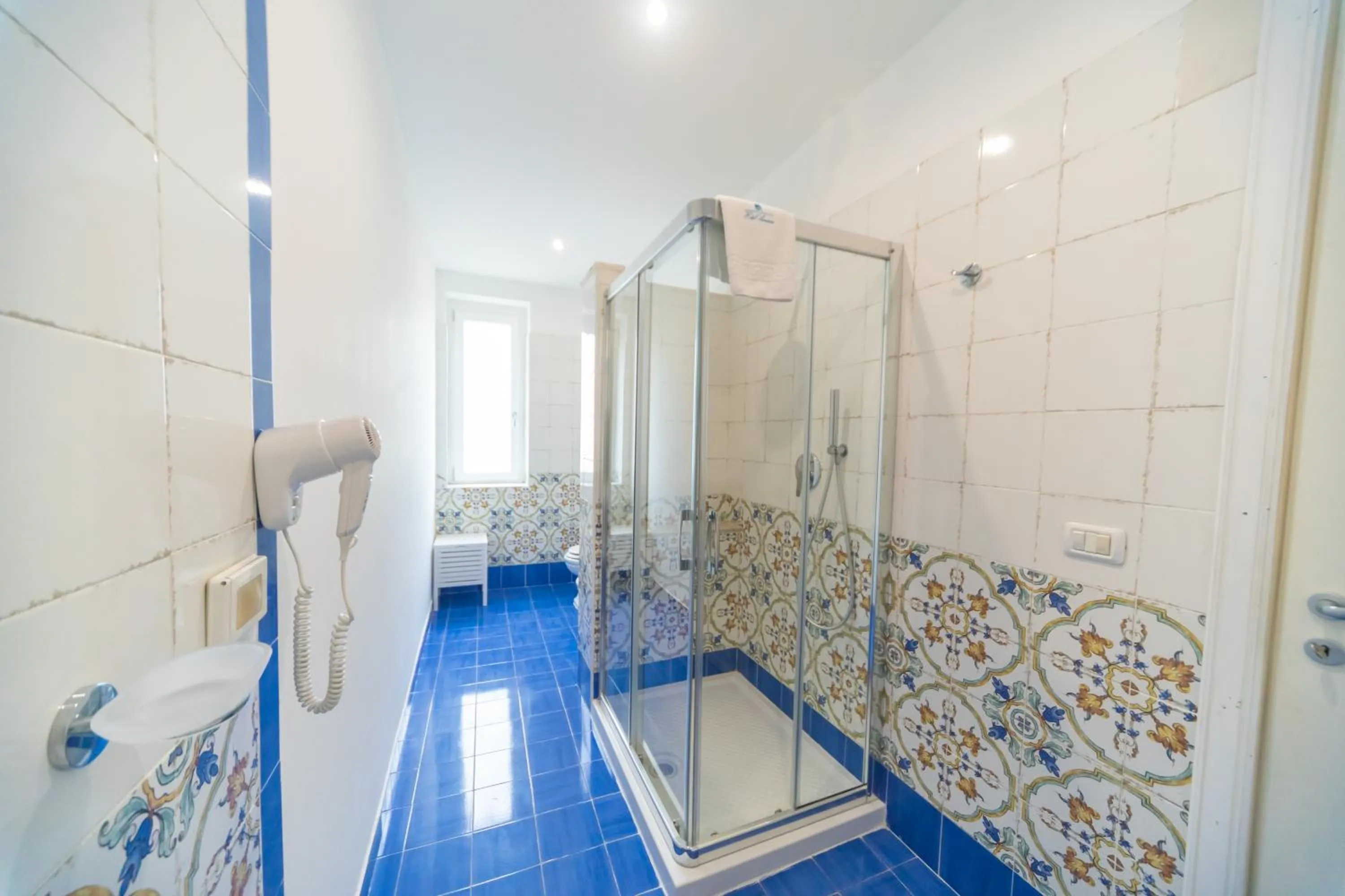 Shower in Hotel America