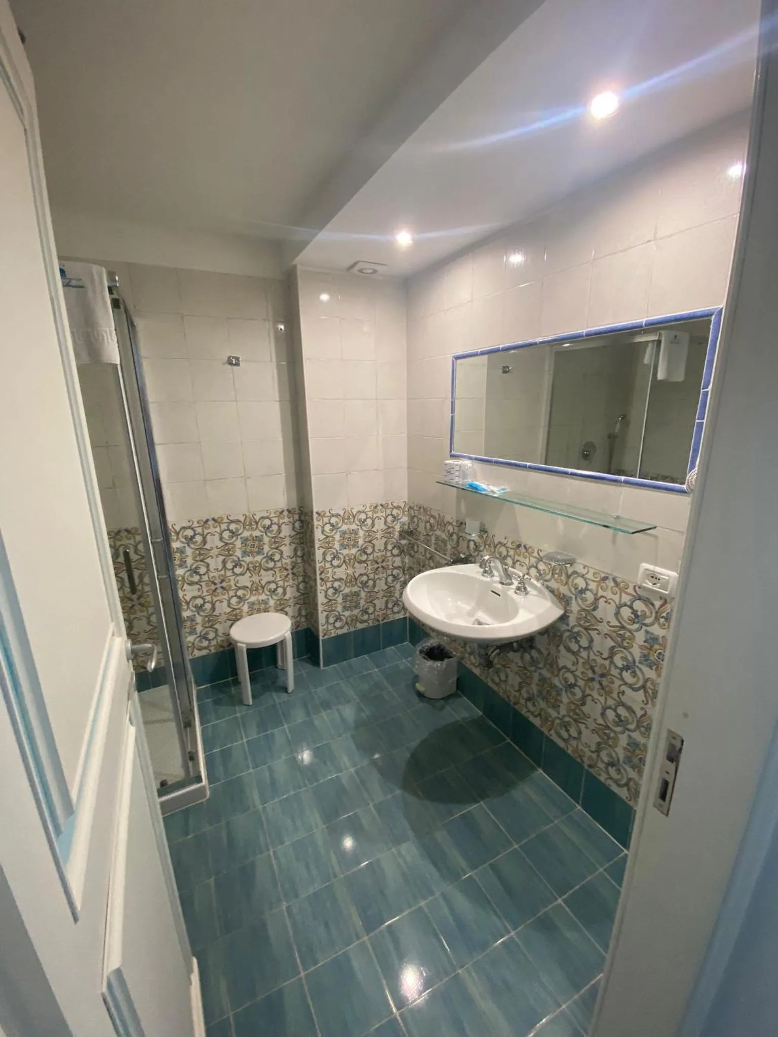 Shower in Hotel America