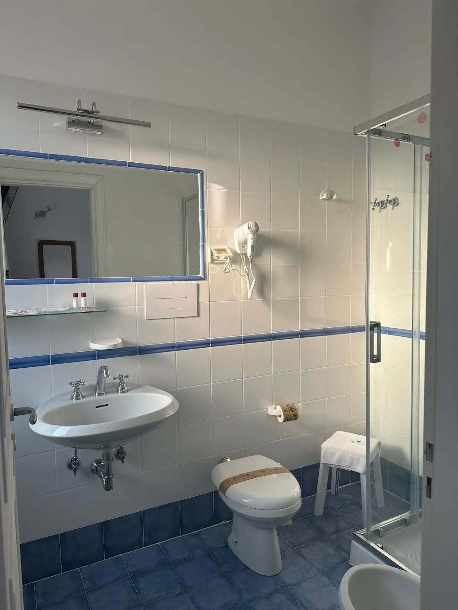 Bathroom in Hotel America