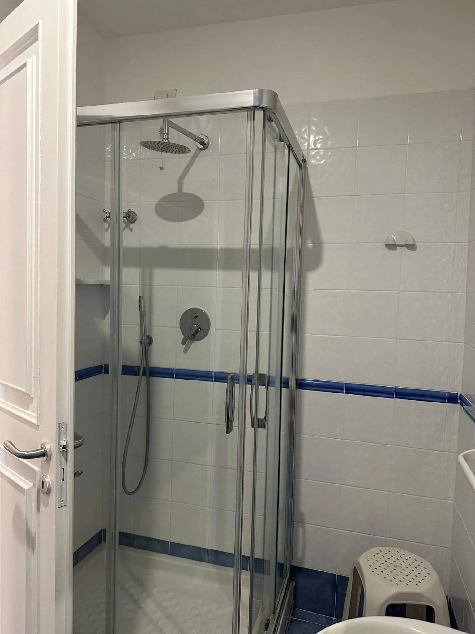 Shower in Hotel America