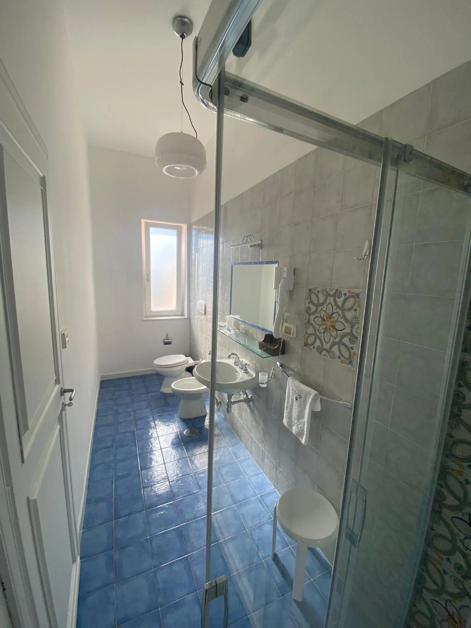 Shower in Hotel America