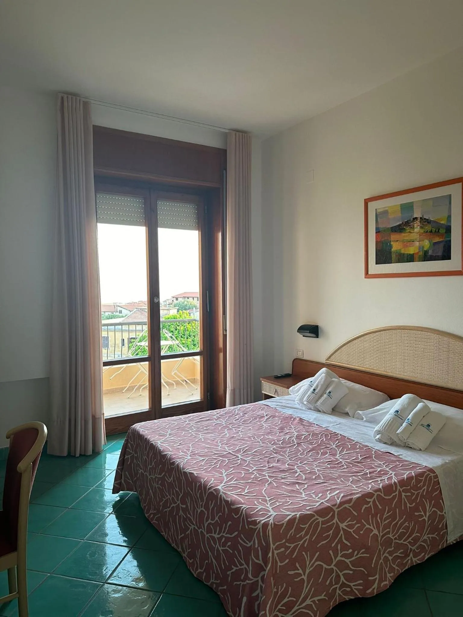 Photo of the whole room, Bed in Hotel America