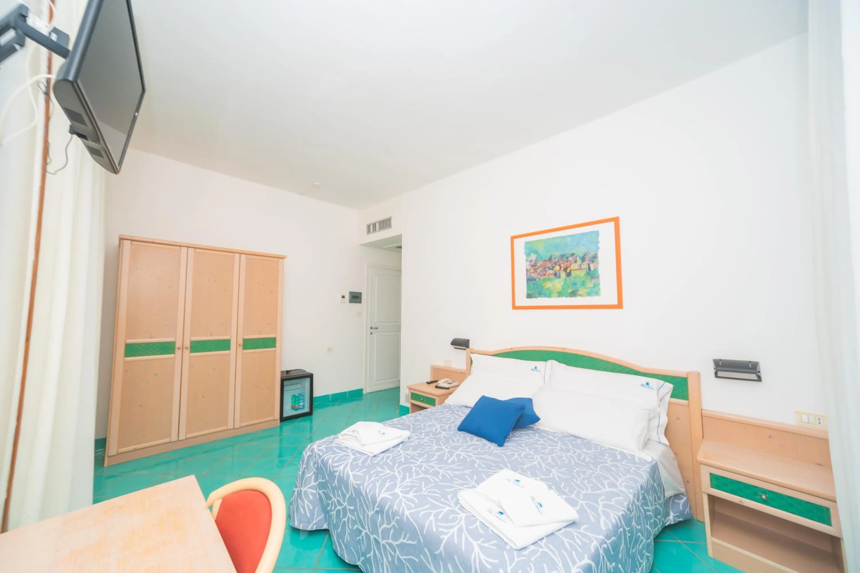 Photo of the whole room, Bed in Hotel America