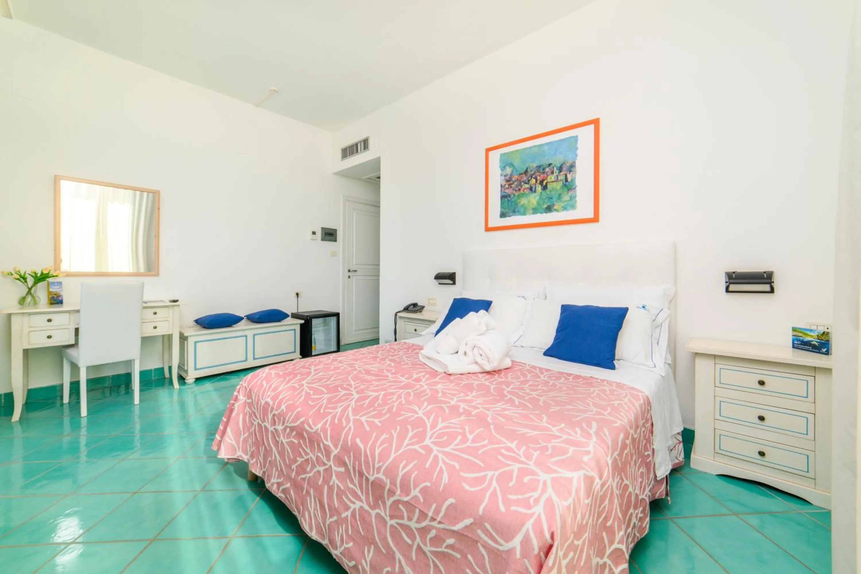 Photo of the whole room, Bed in Hotel America