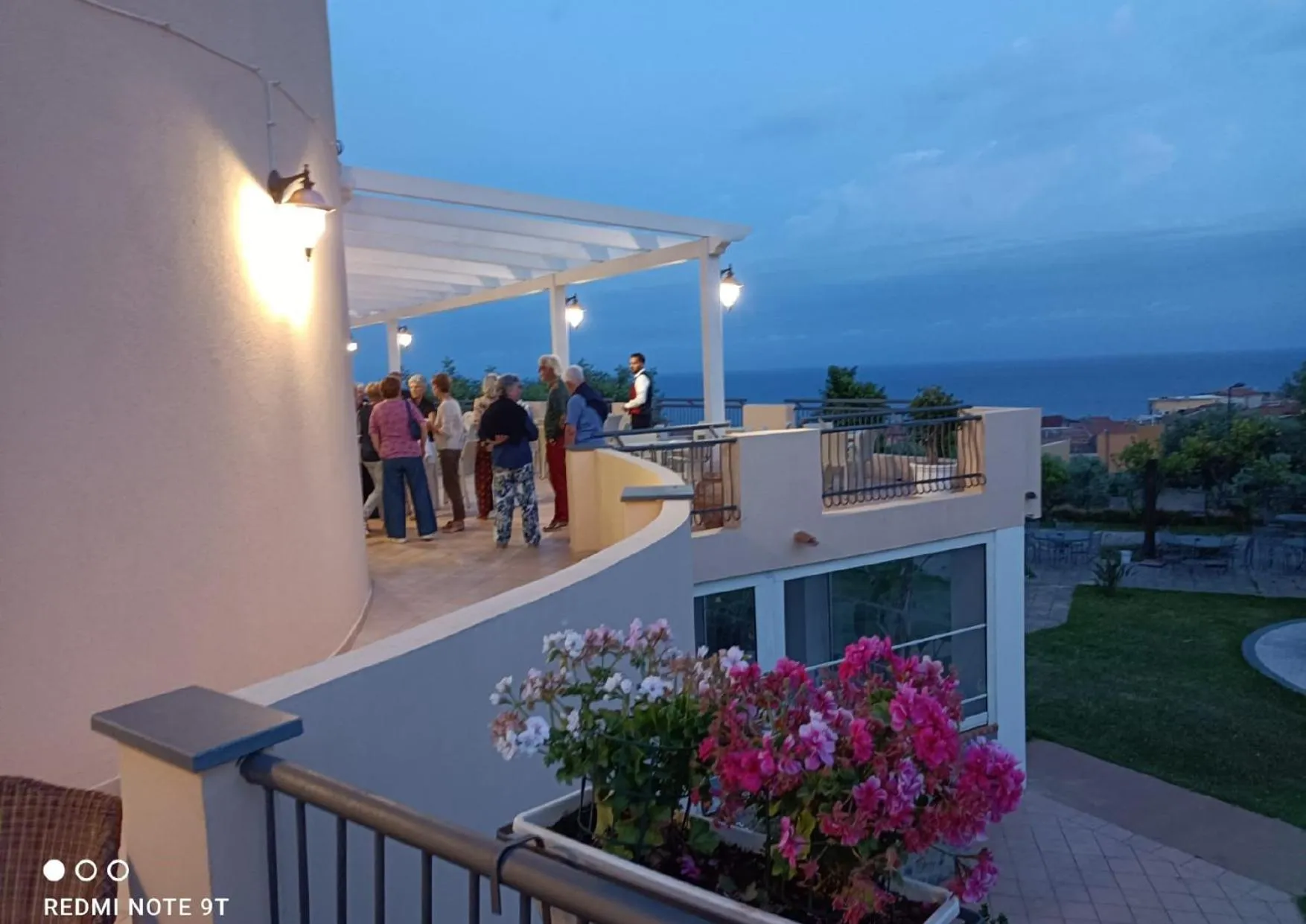 Restaurant/places to eat in Hotel America