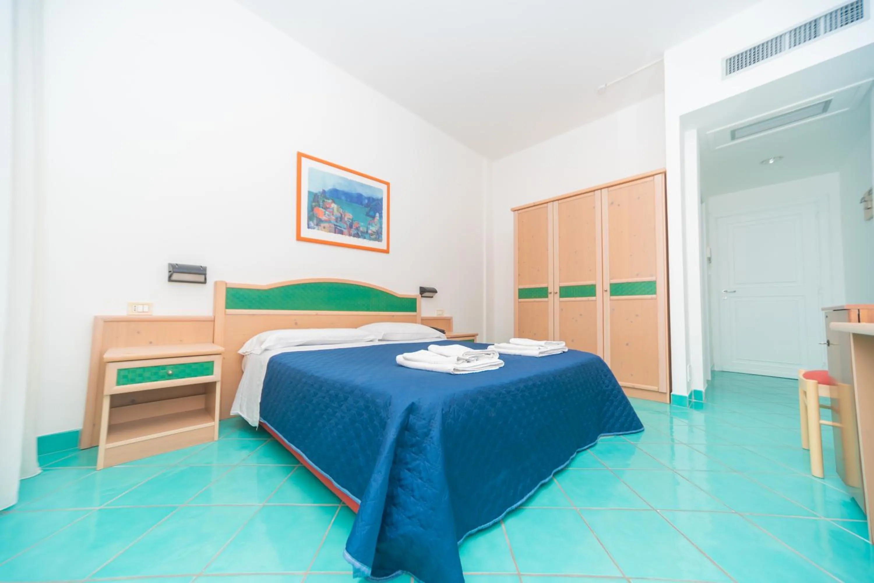 Photo of the whole room, Bed in Hotel America