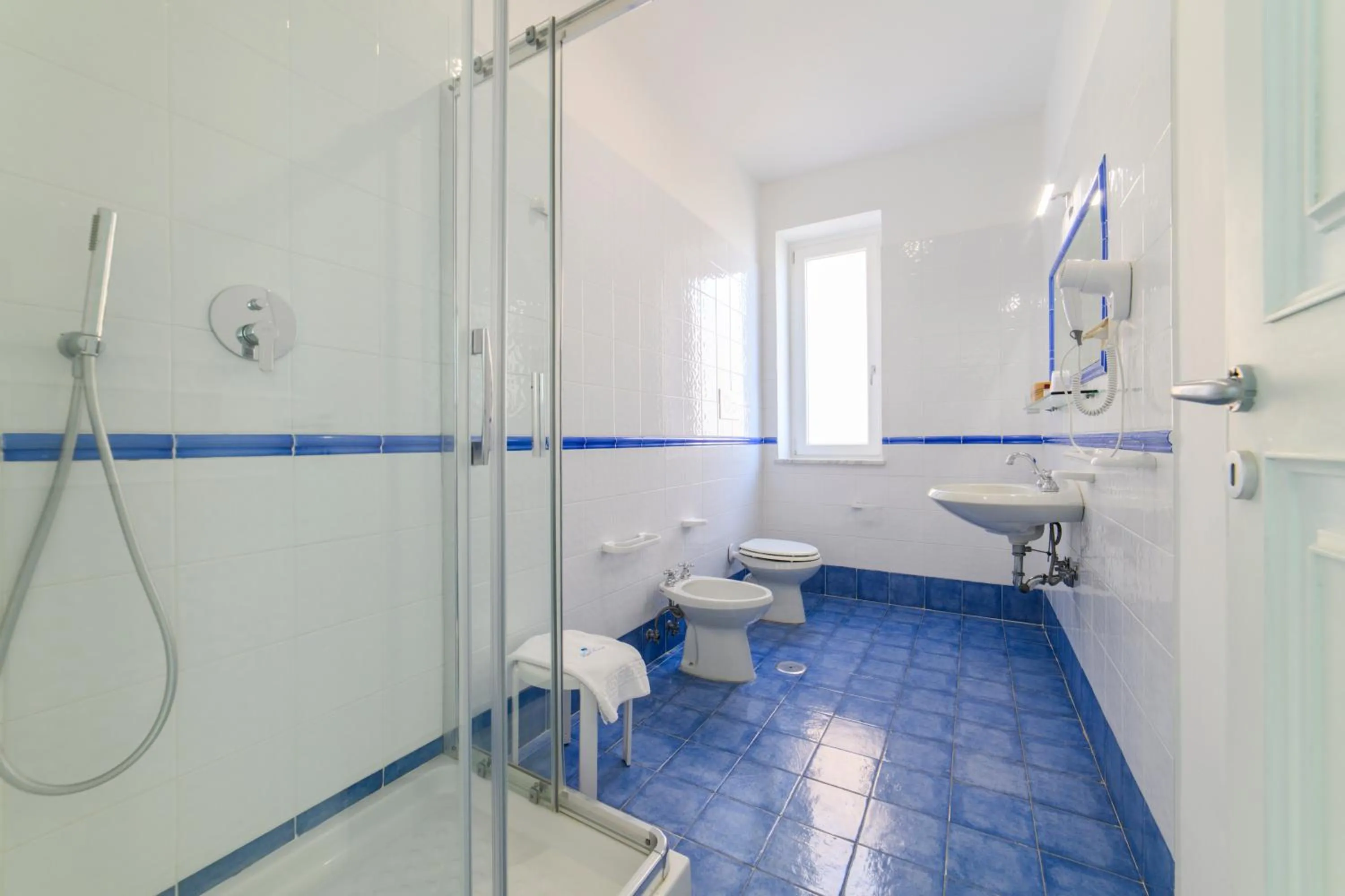 Bathroom in Hotel America