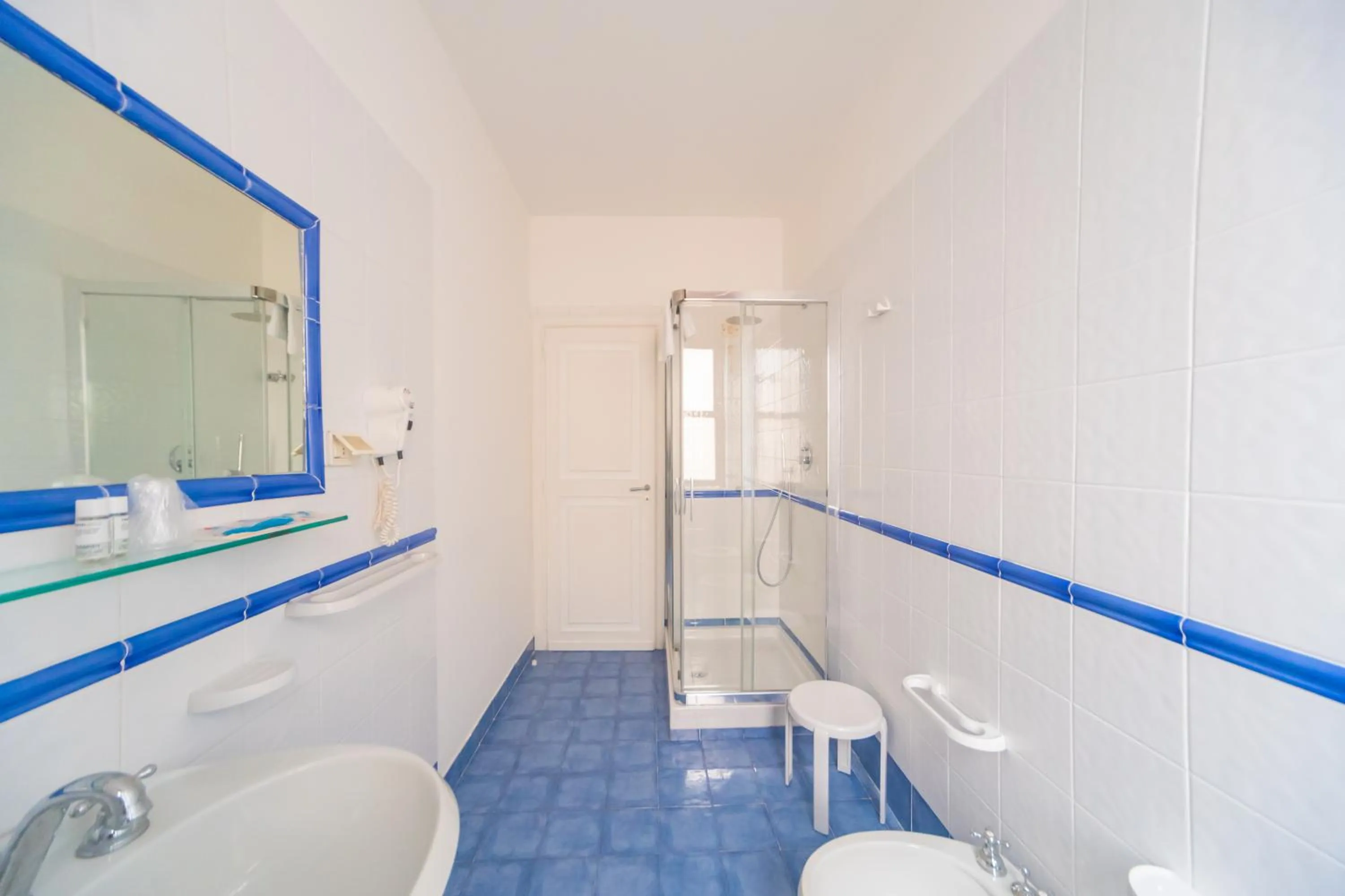 Bathroom in Hotel America