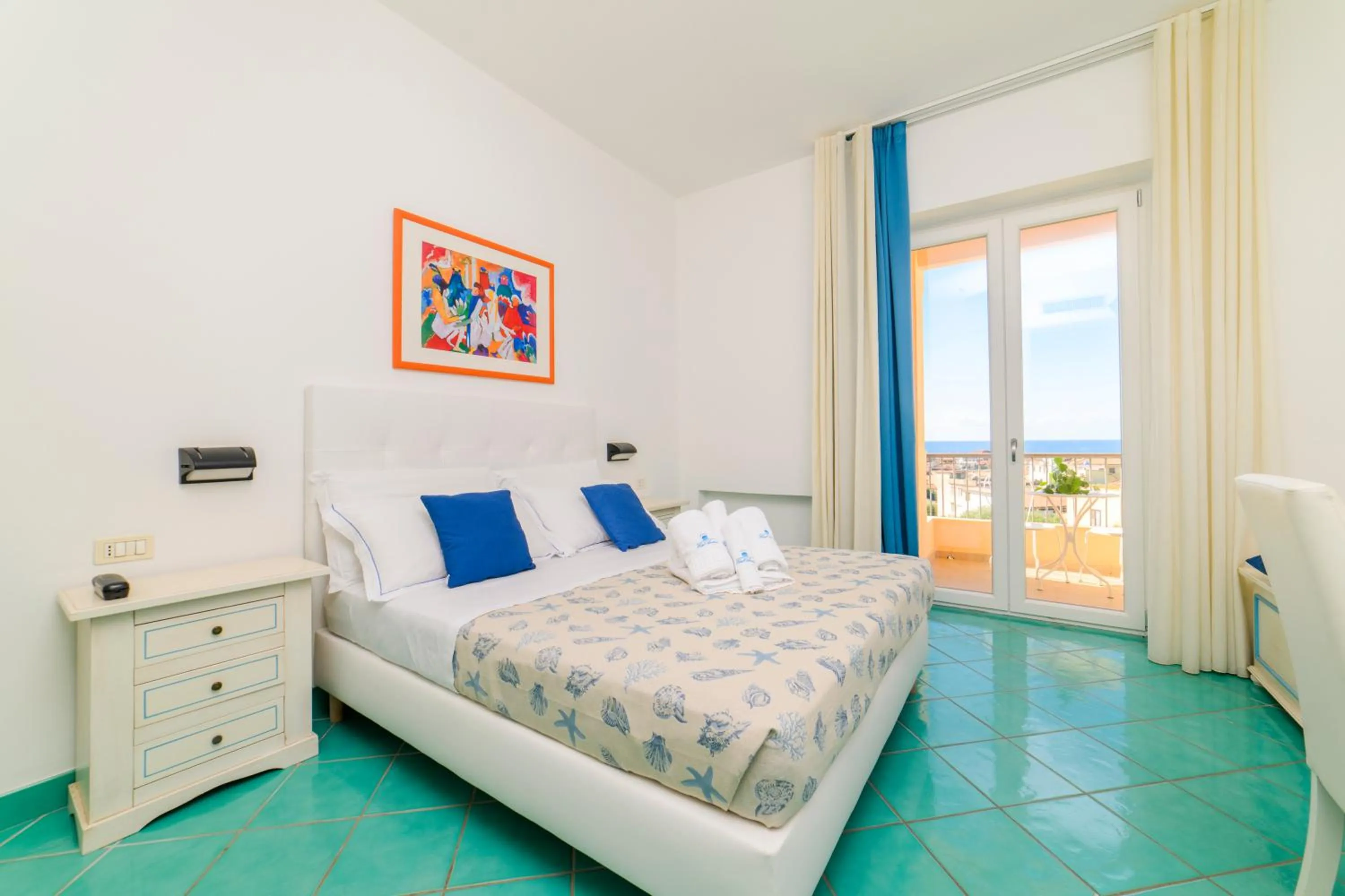 Photo of the whole room, Bed in Hotel America