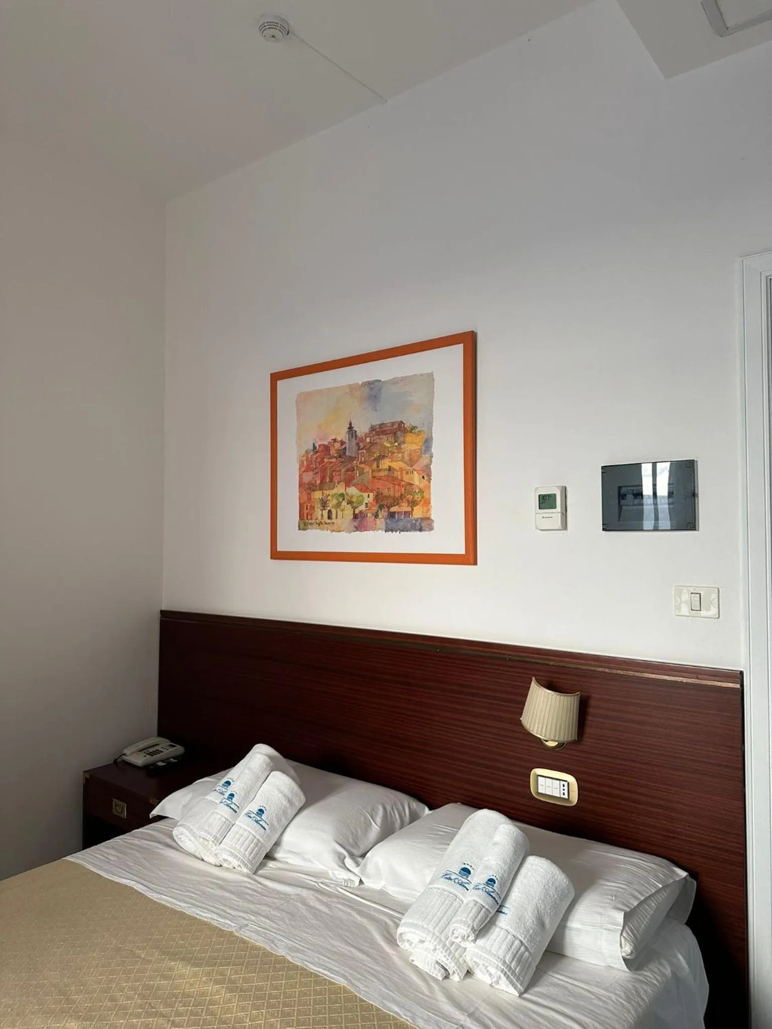 Photo of the whole room, Bed in Hotel America