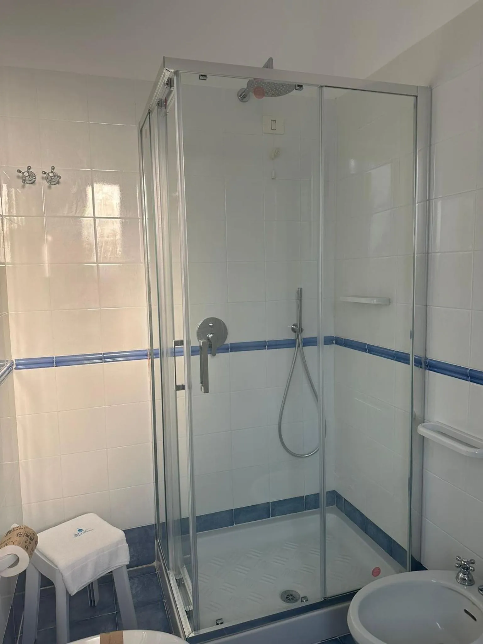 Shower in Hotel America