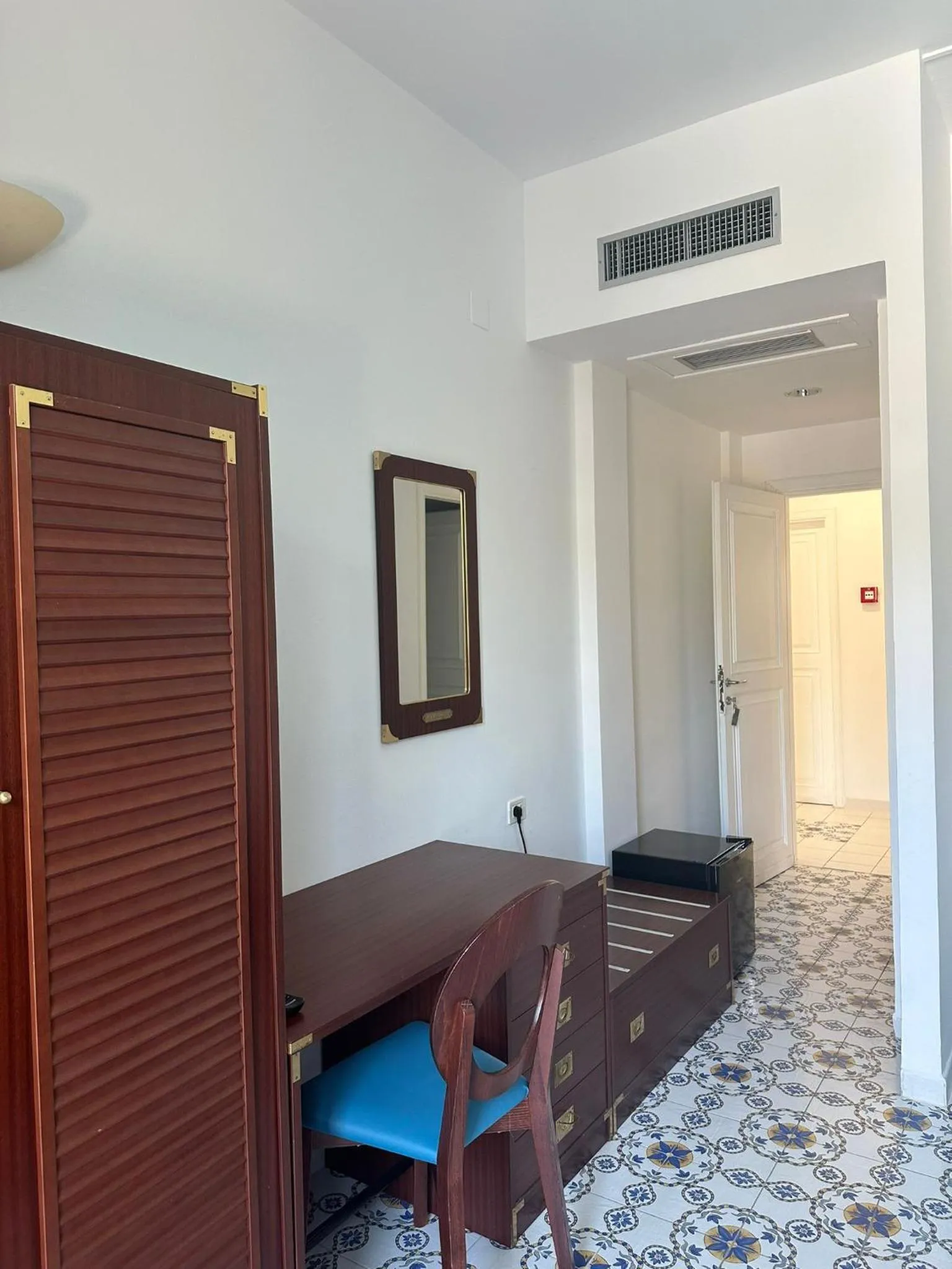 Photo of the whole room in Hotel America