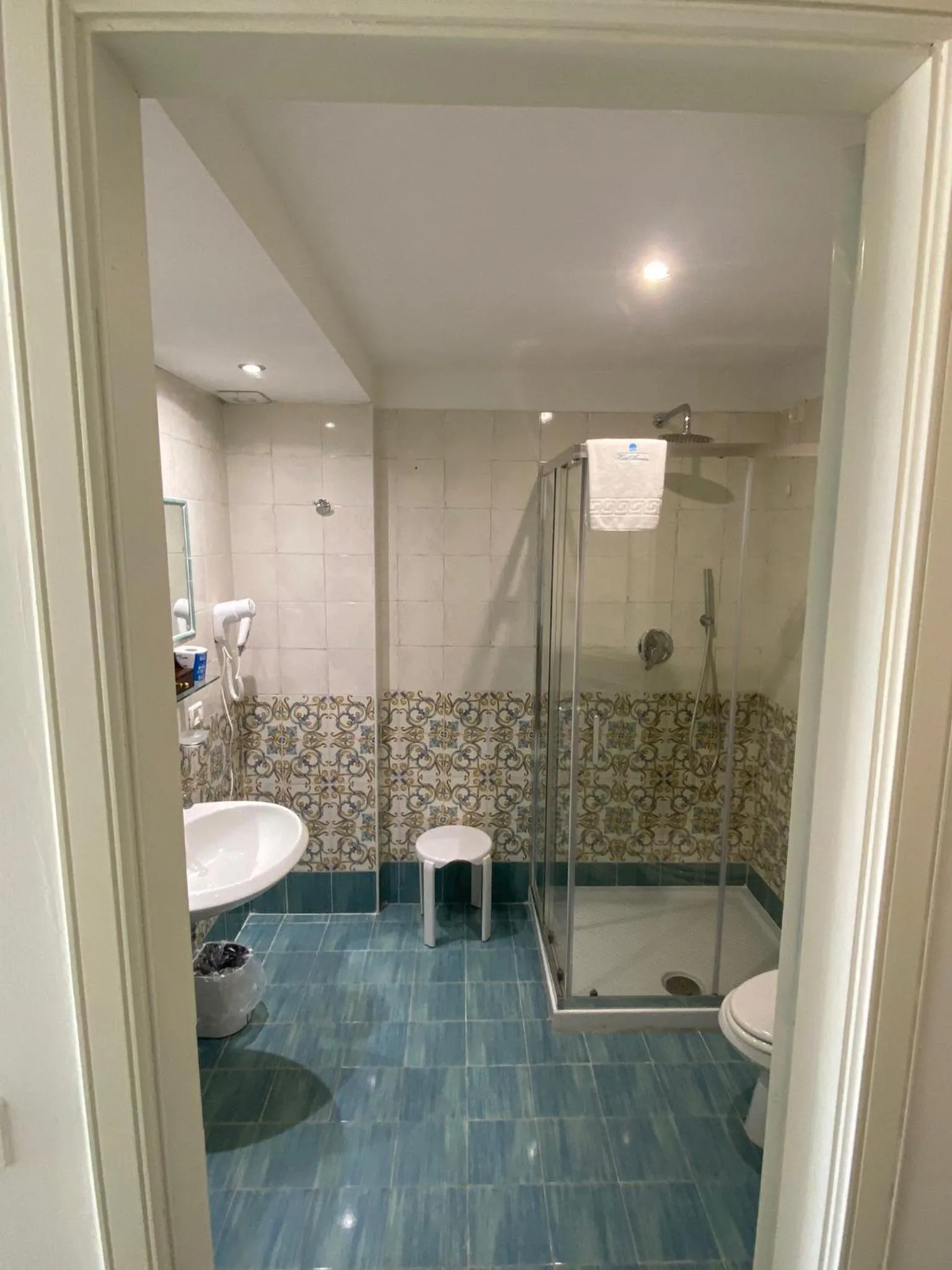 Shower in Hotel America