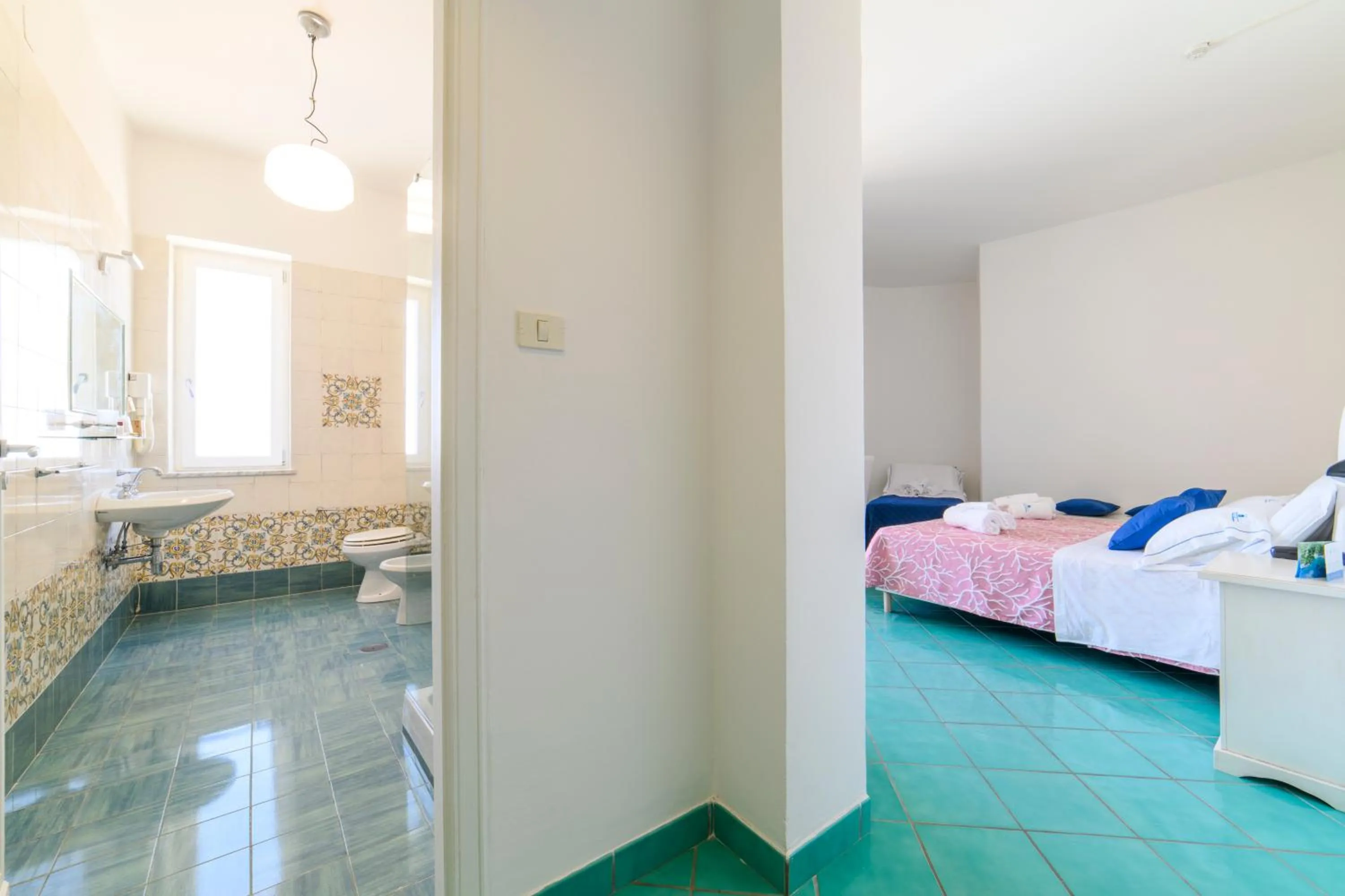 Photo of the whole room, Bed in Hotel America